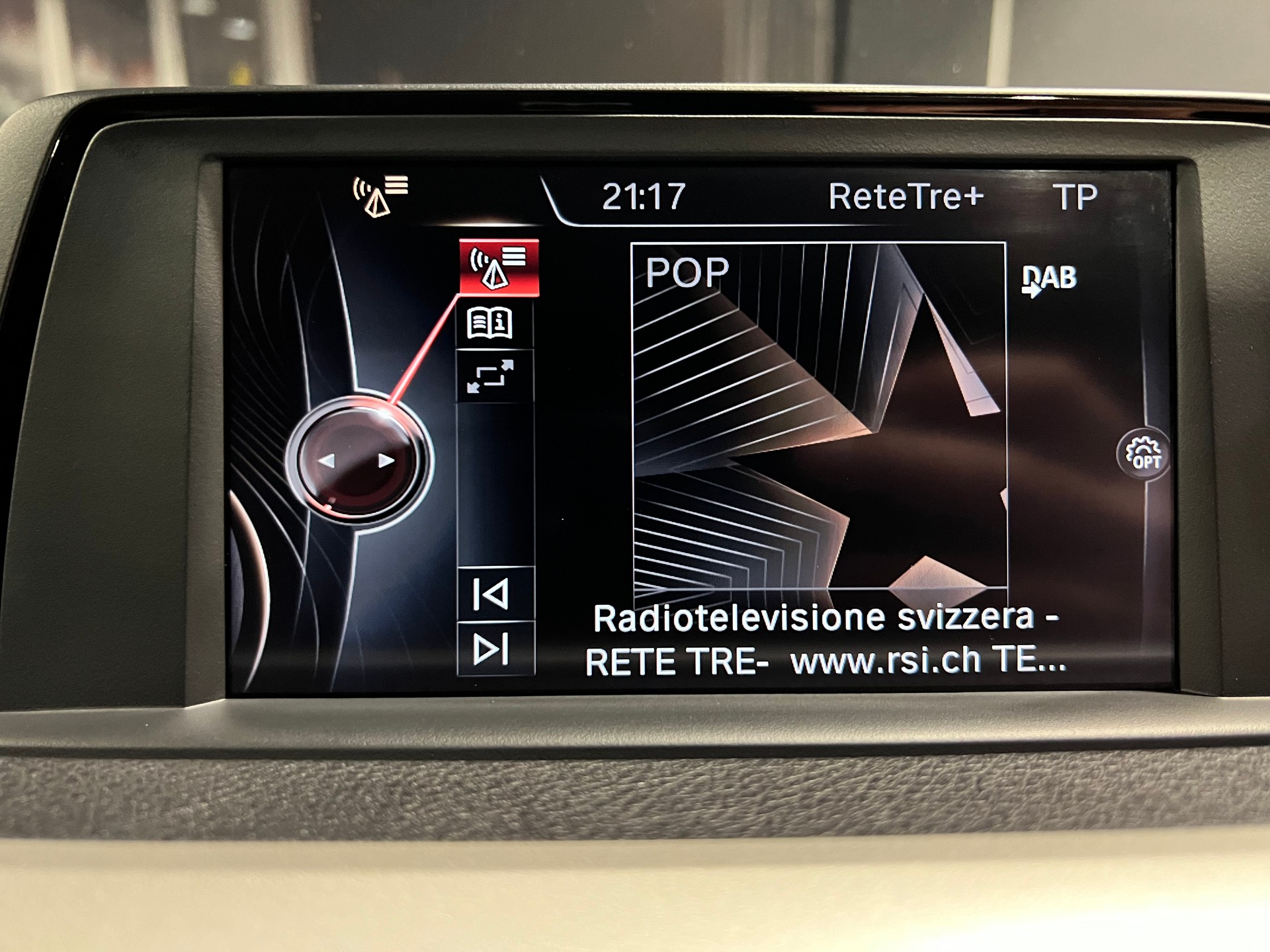 BMW 318d xDrive Touring-image-15