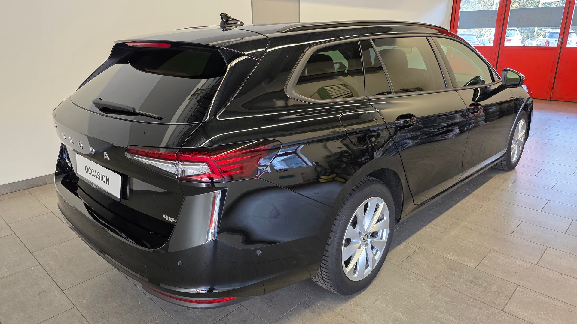 SKODA Superb Combi 2.0 TDi Selection 4x4 DSG-image-3