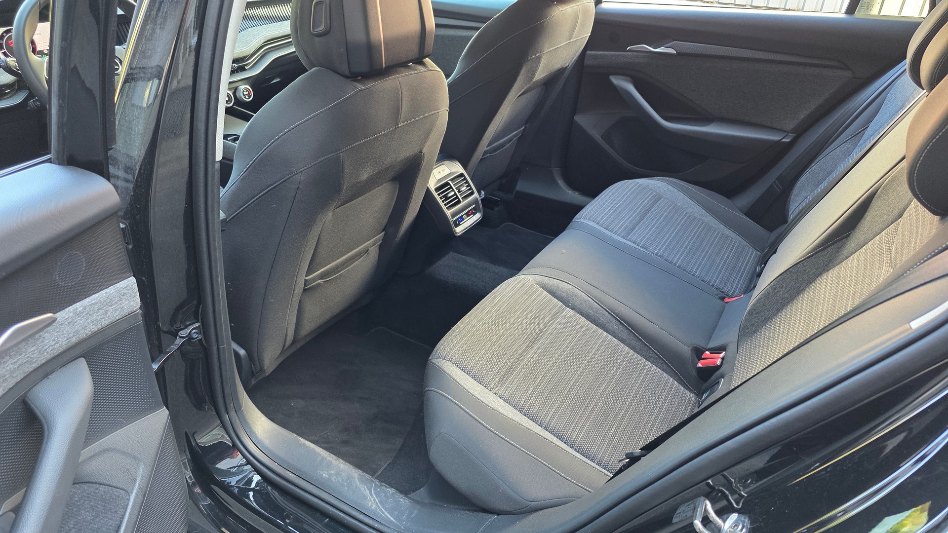 SKODA Superb Combi 2.0 TDi Selection 4x4 DSG-image-9