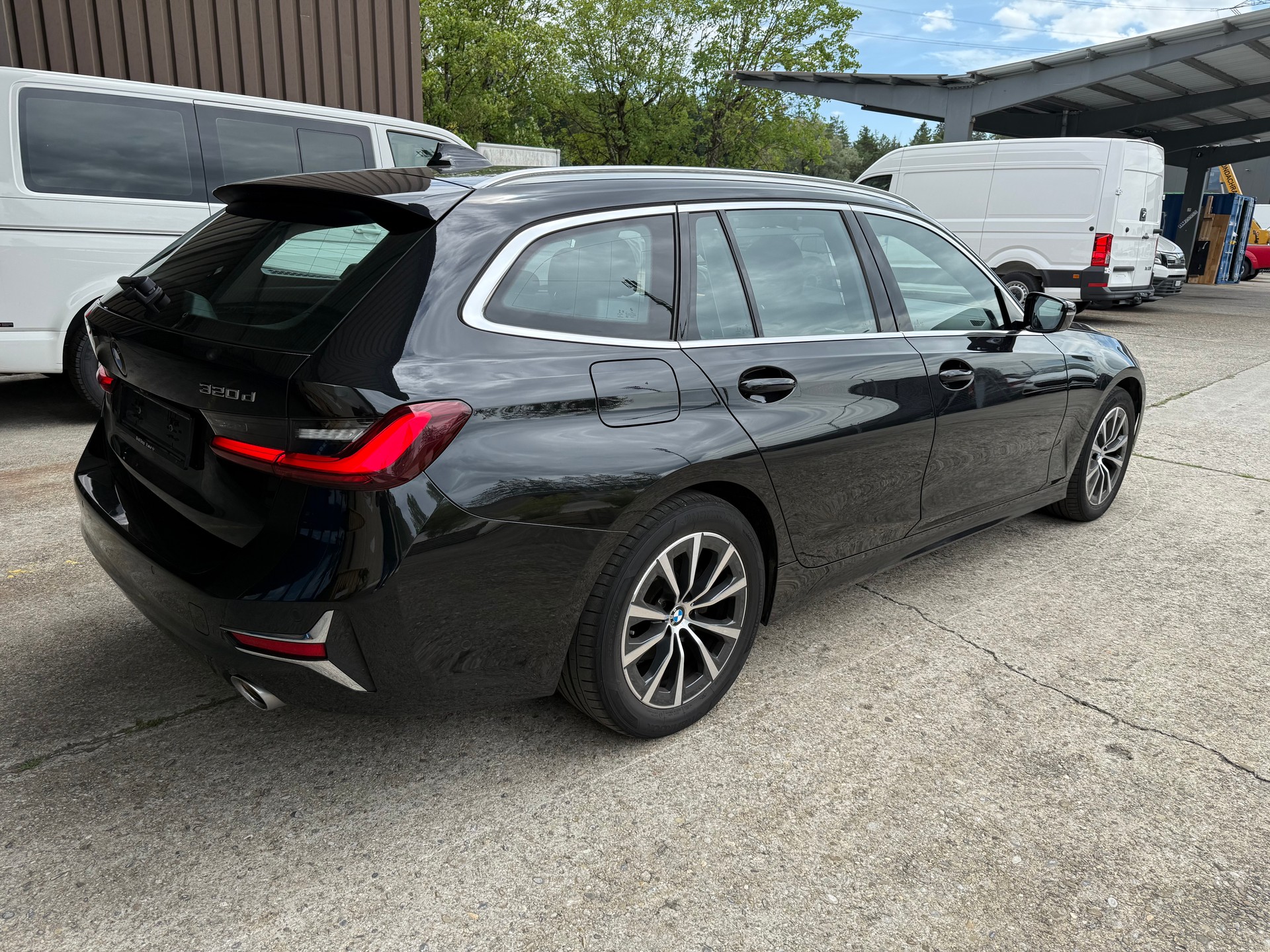 BMW 320d xDrive 48V Touring Luxury Line Steptronic-image-2