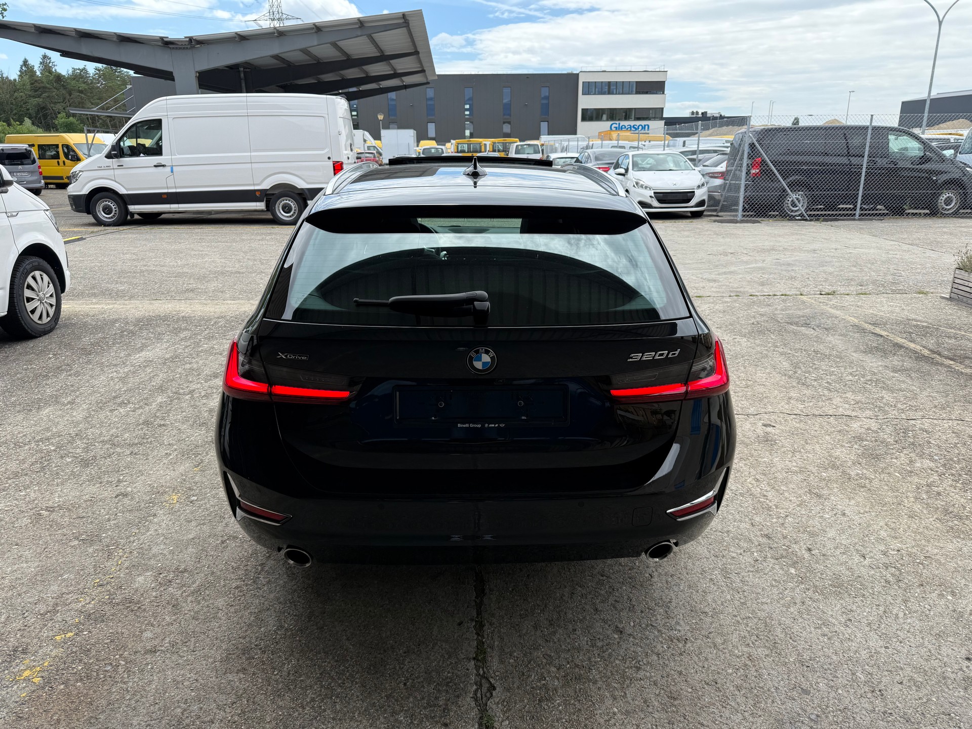 BMW 320d xDrive 48V Touring Luxury Line Steptronic-image-4