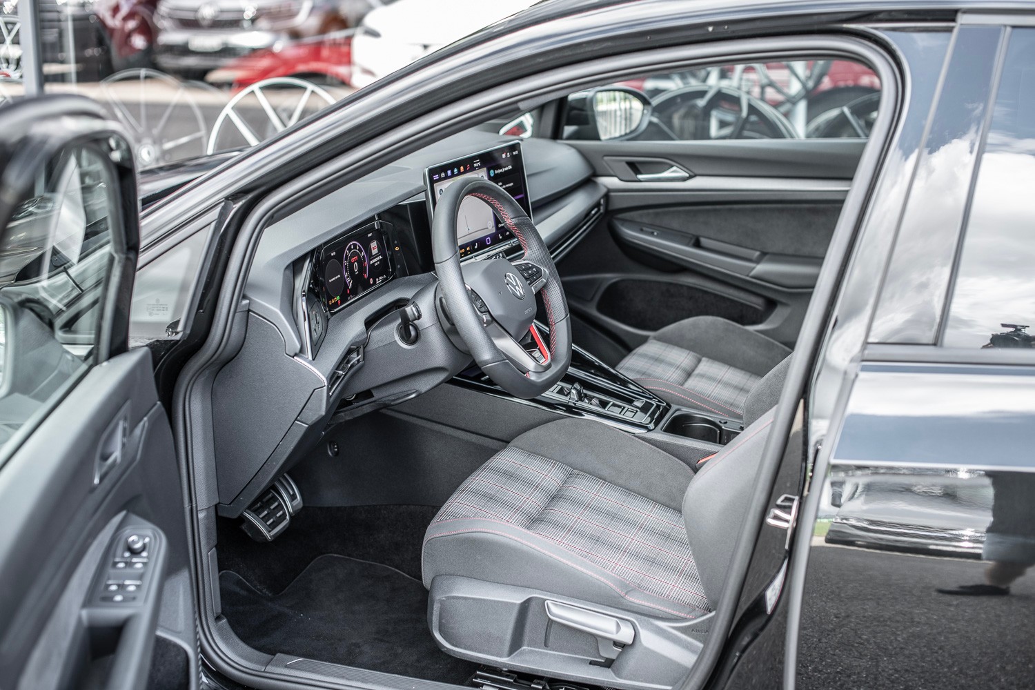 VW Golf 2.0 TSI GTI DSG *BLACK STYLE EDITION*-image-15
