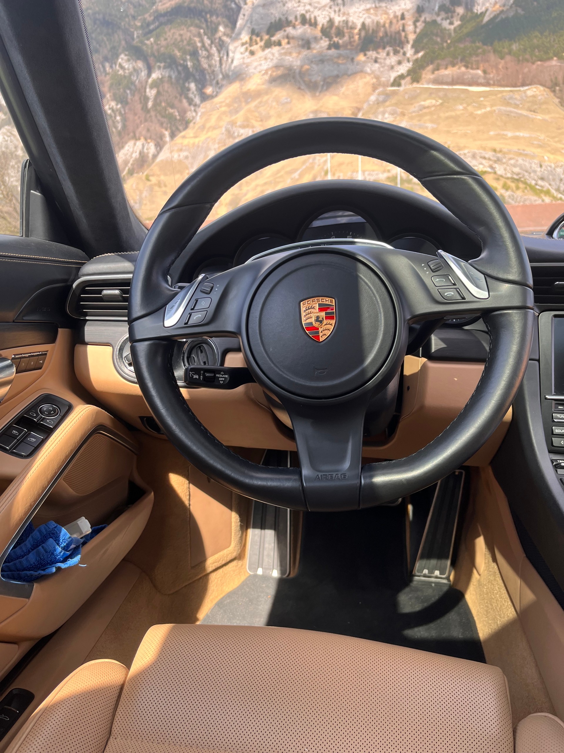 PORSCHE 911 Carrera 4 GTS PDK-image-9