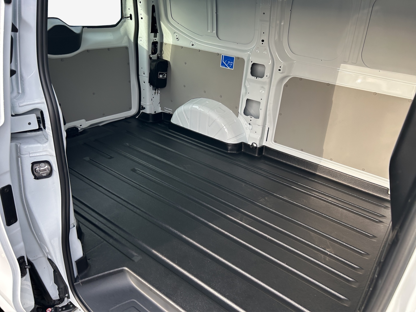 VW e-Transporter 70 kWh-image-11