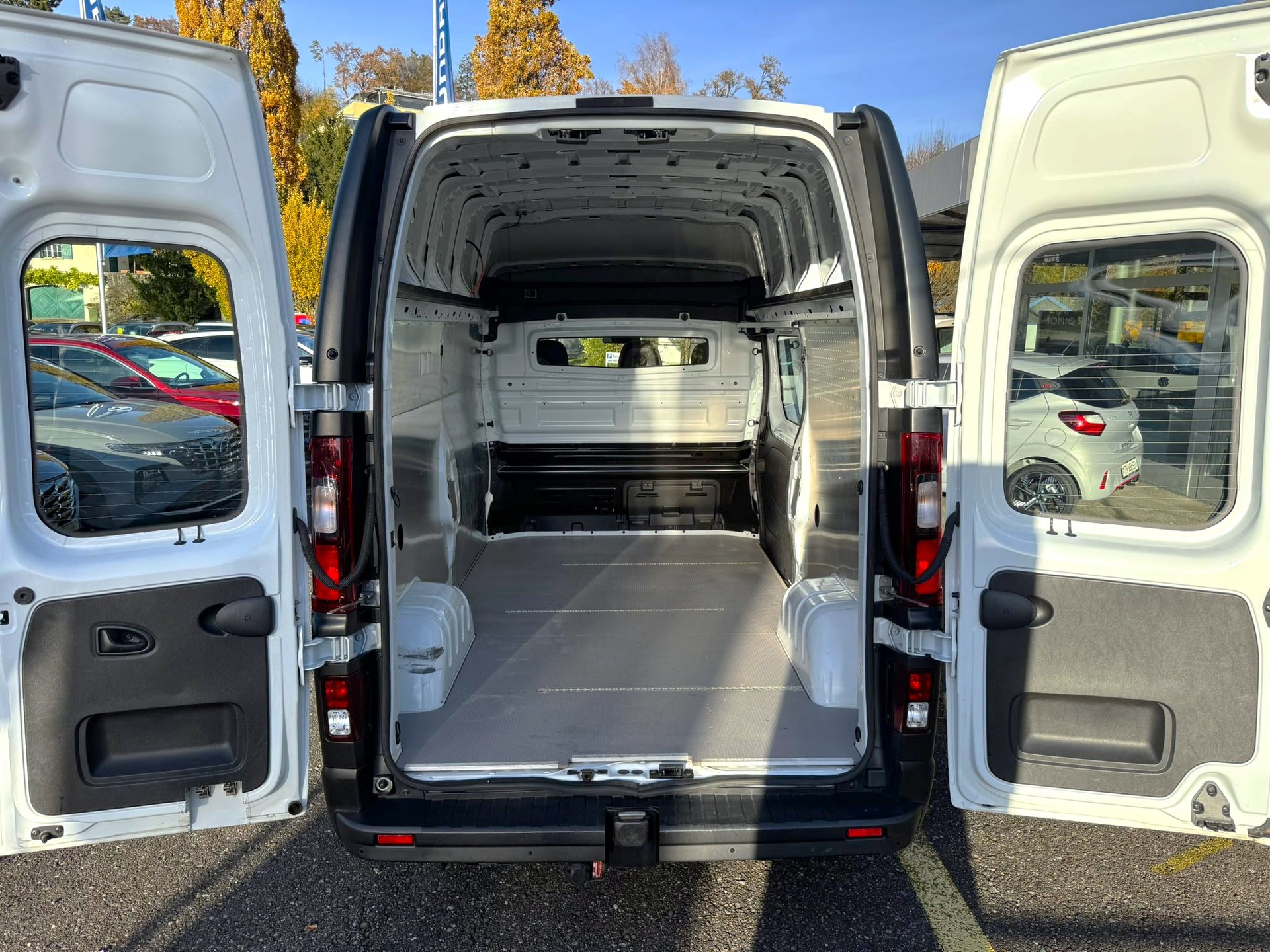 RENAULT Trafic 2.0 ENERGY dCi145 3.0t Business L2H2-image-14