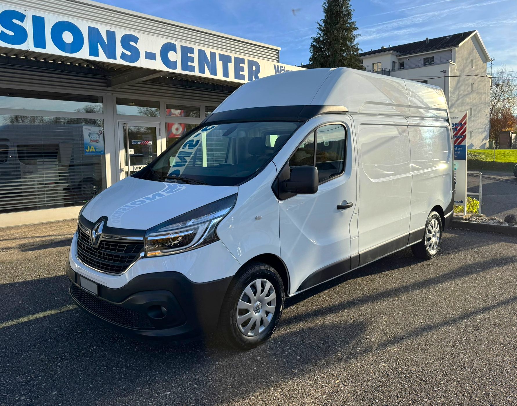 RENAULT Trafic 2.0 ENERGY dCi145 3.0t Business L2H2-image-0
