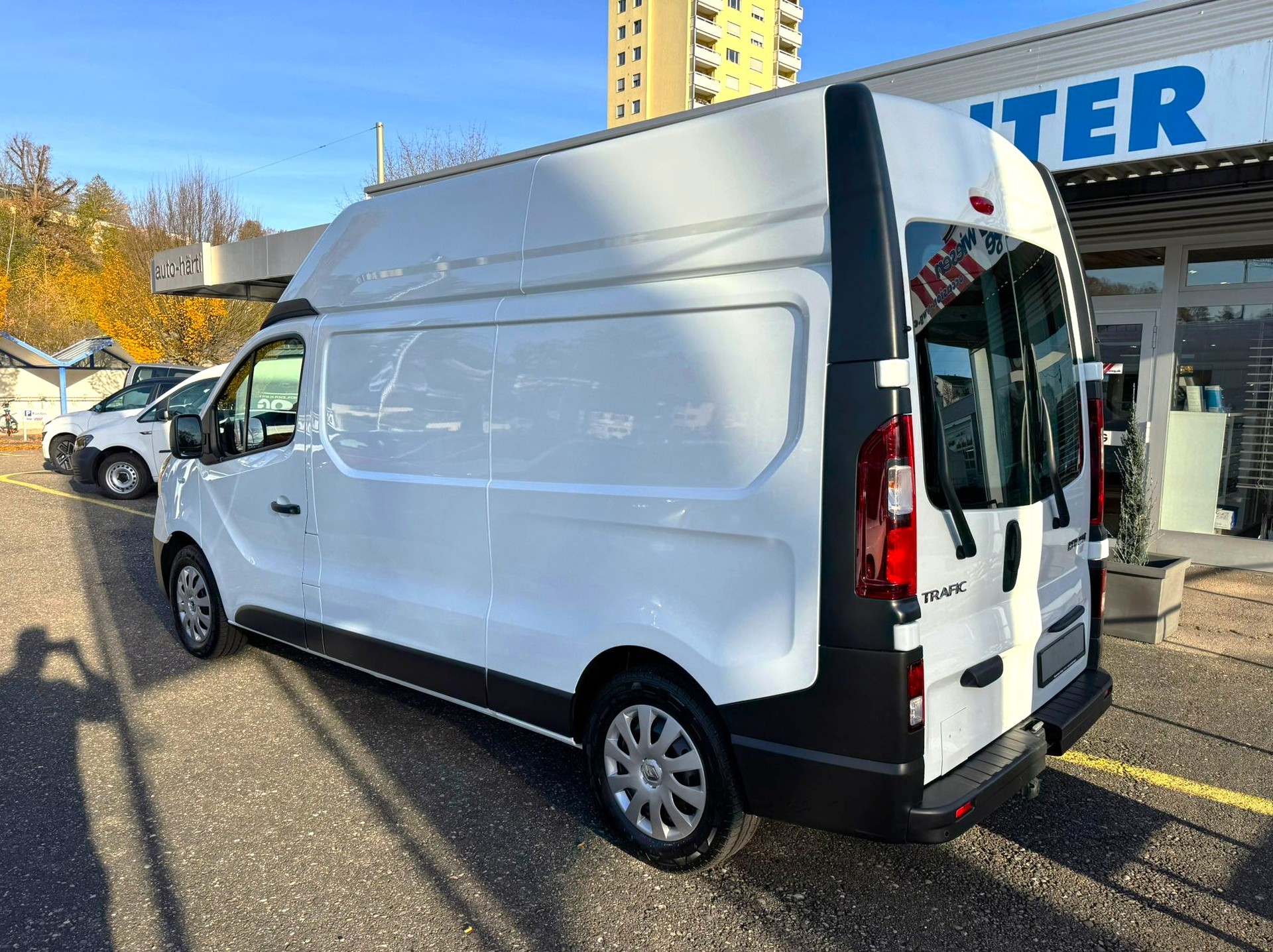 RENAULT Trafic 2.0 ENERGY dCi145 3.0t Business L2H2-image-12