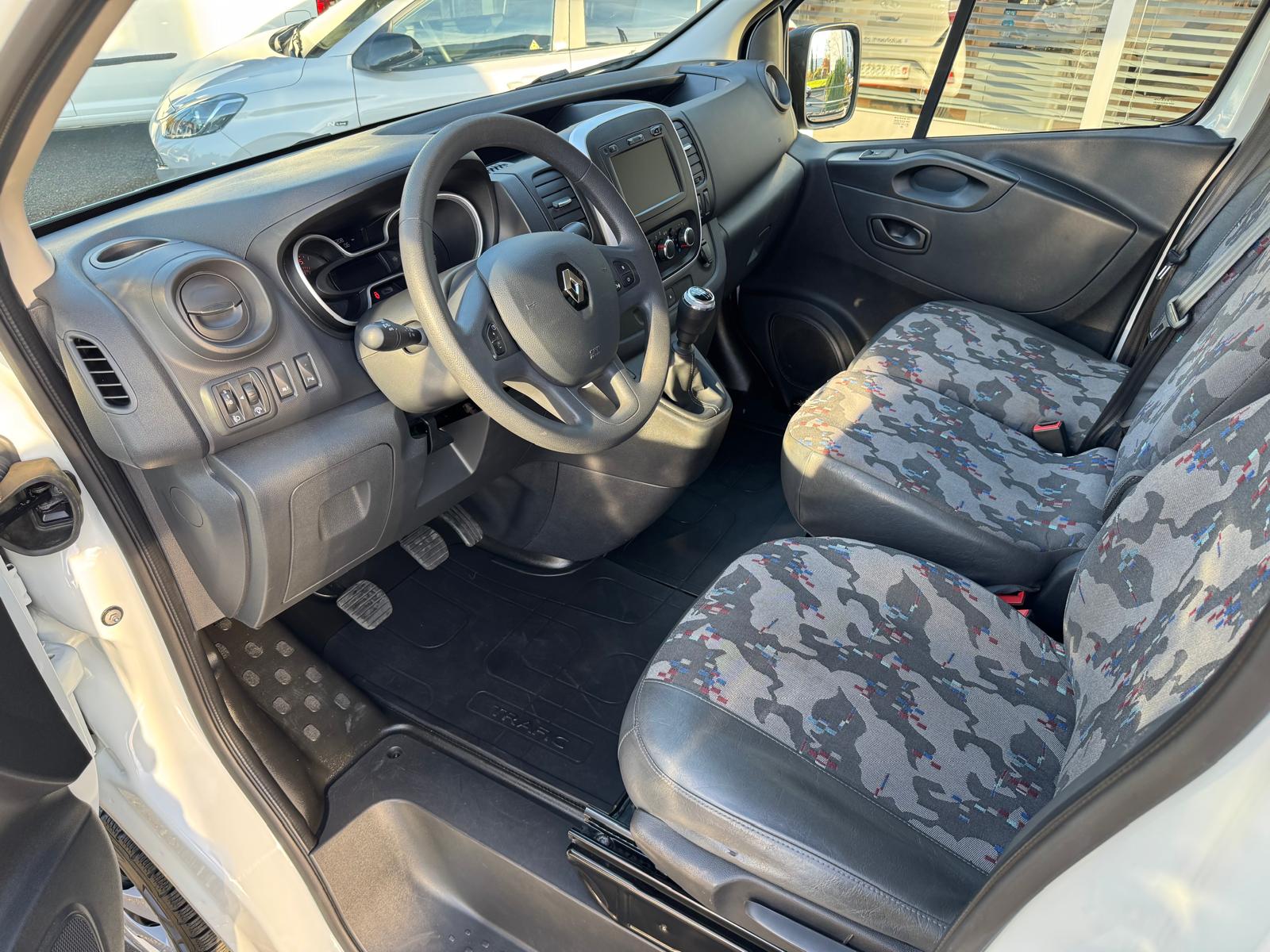 RENAULT Trafic 2.0 ENERGY dCi145 3.0t Business L2H2-image-1