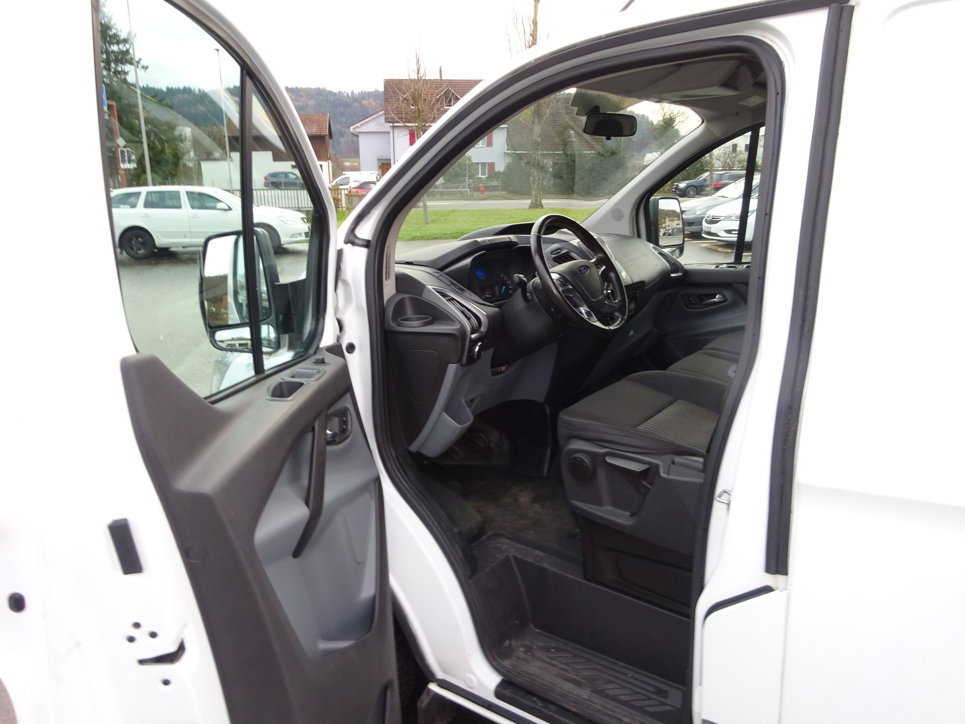 FORD Transit Custom Van 270 L1H1 Trend-image-8