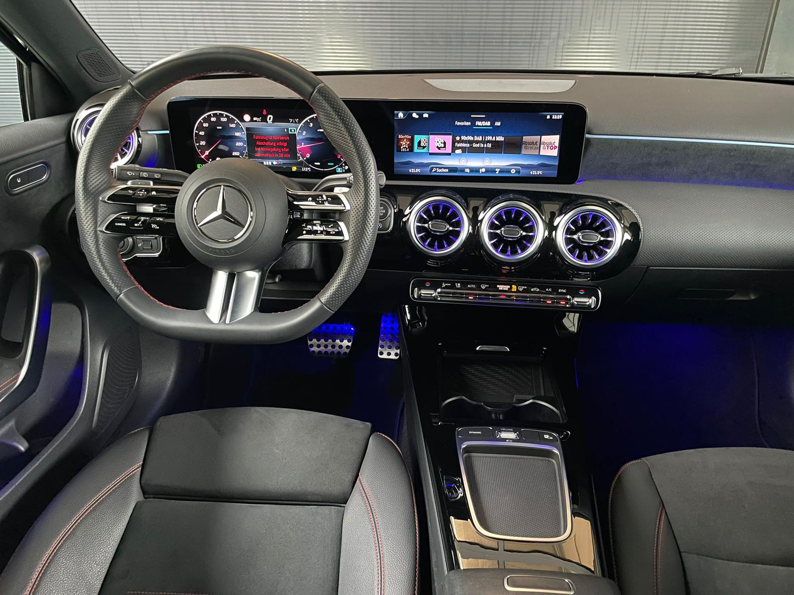 MERCEDES-BENZ A 200 AMG Line-image-6