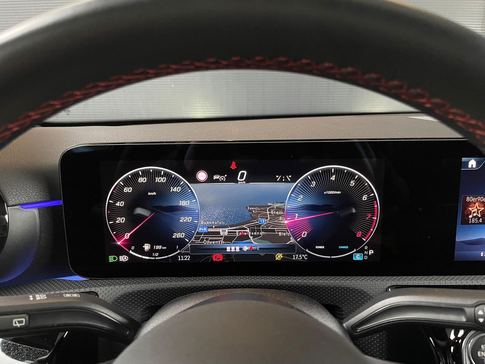 MERCEDES-BENZ A 200 AMG Line-image-8