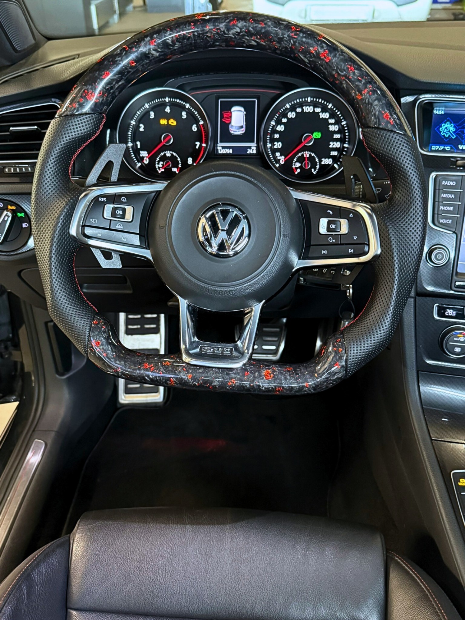 VW Golf 2.0 TSI GTI Performance DSG-image-8