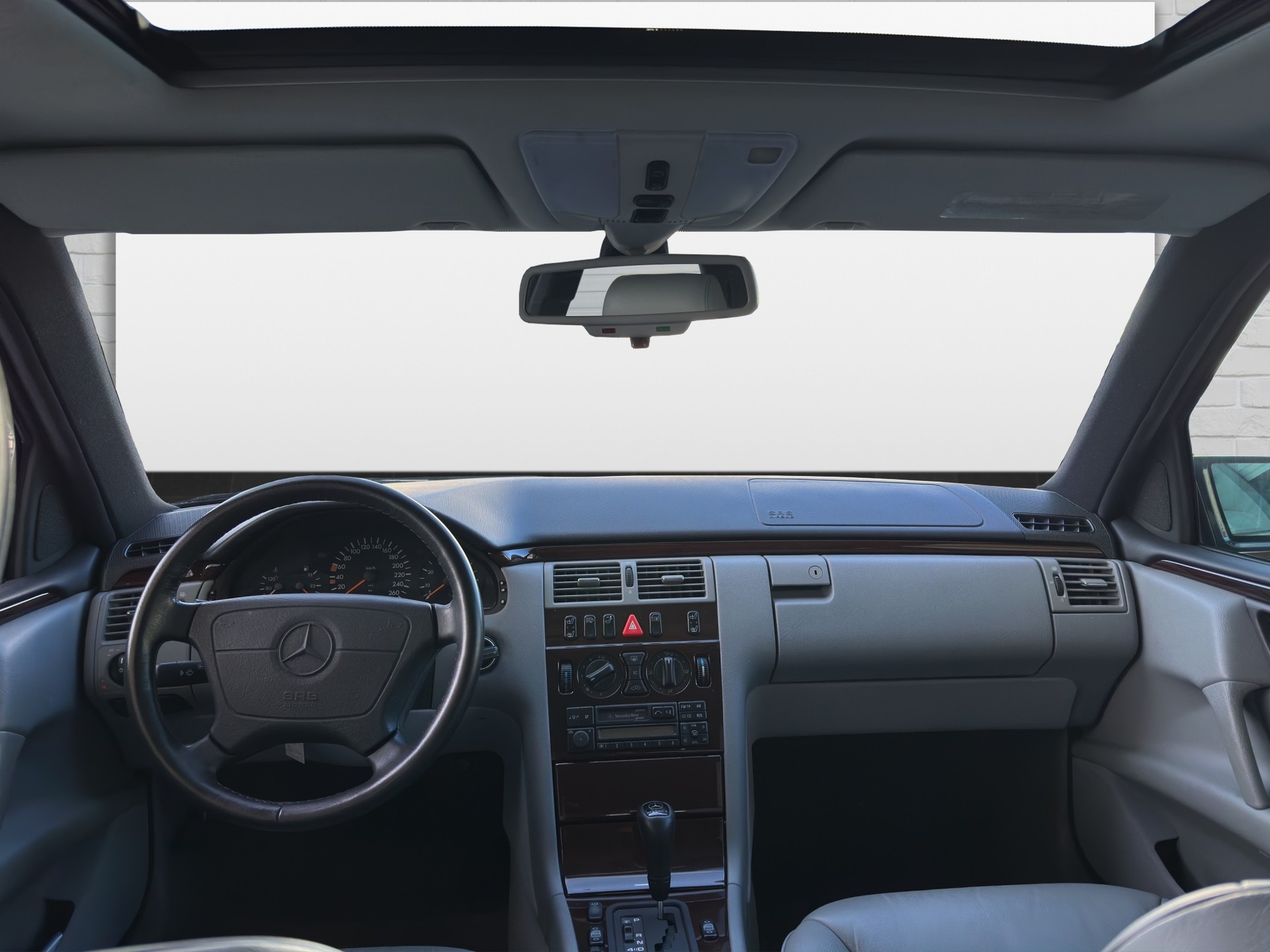 MERCEDES-BENZ E 320 Elégance Automatic-image-8