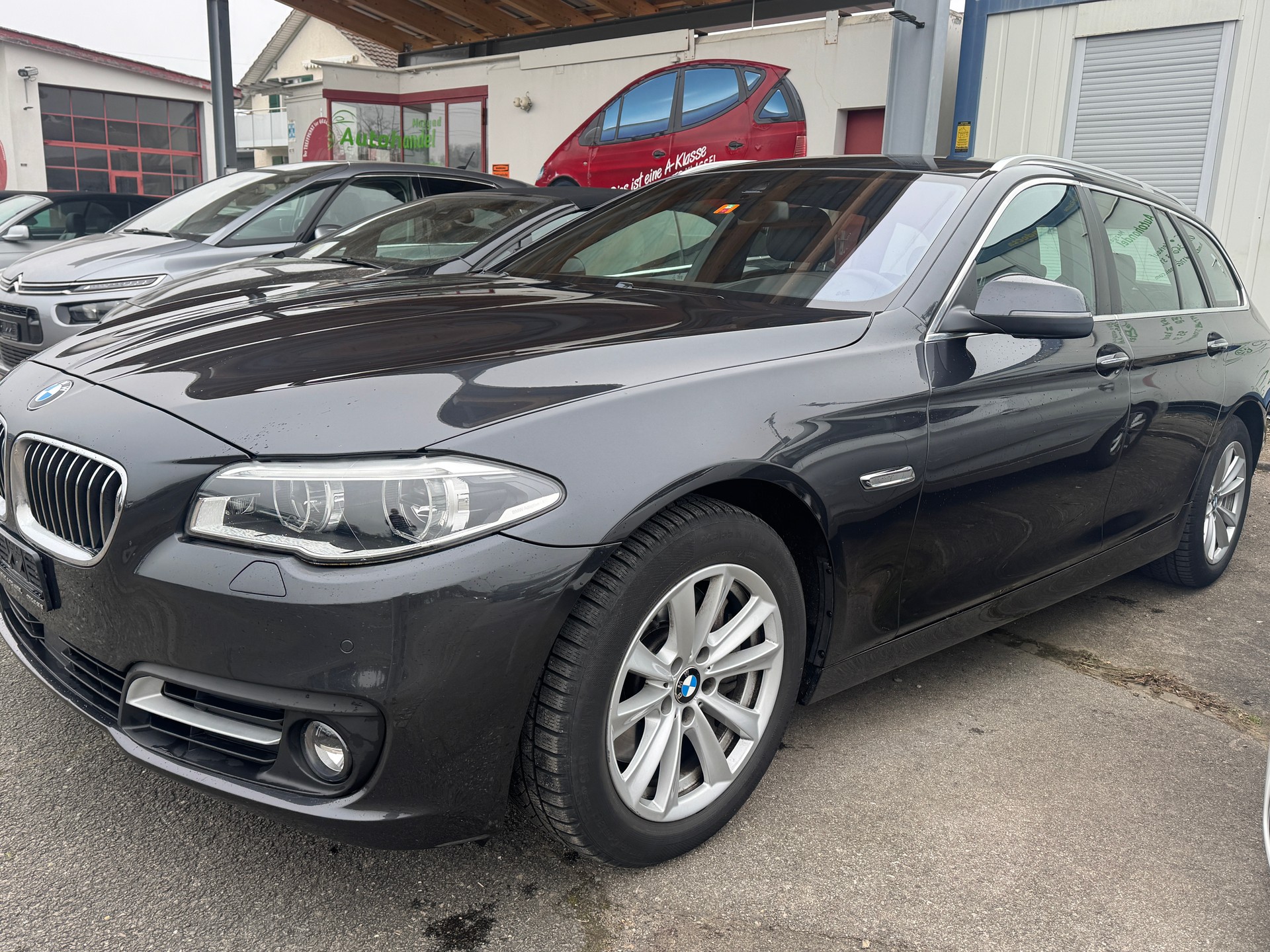 BMW 525d Touring xDrive Luxury Line Steptronic-image-2