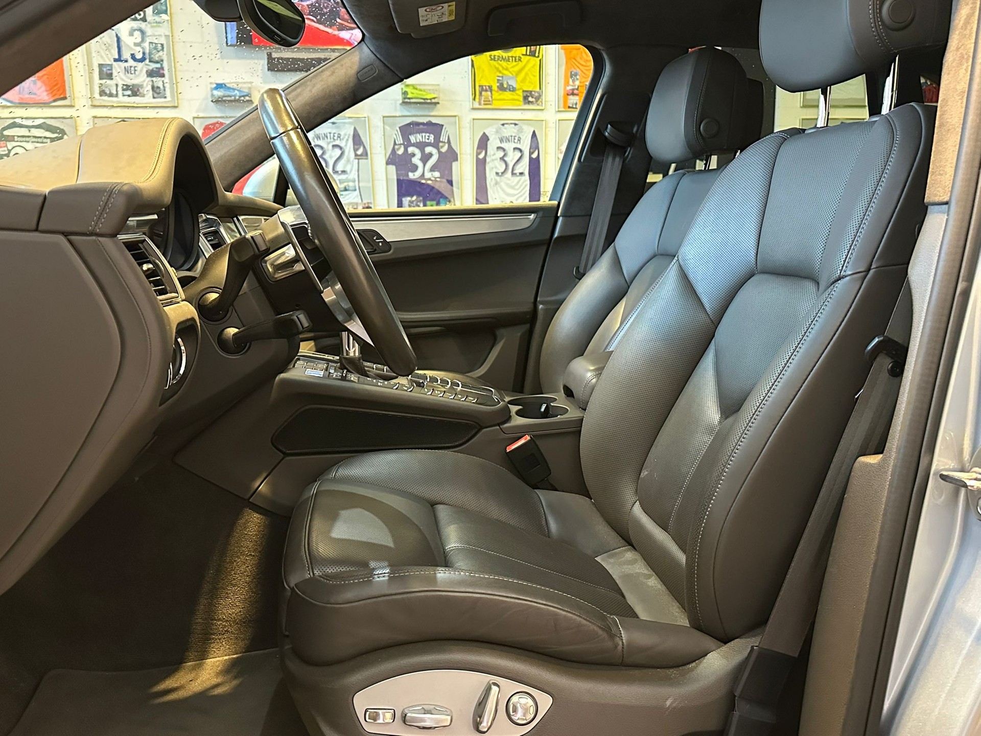 PORSCHE Macan Turbo Performance PDK-image-3