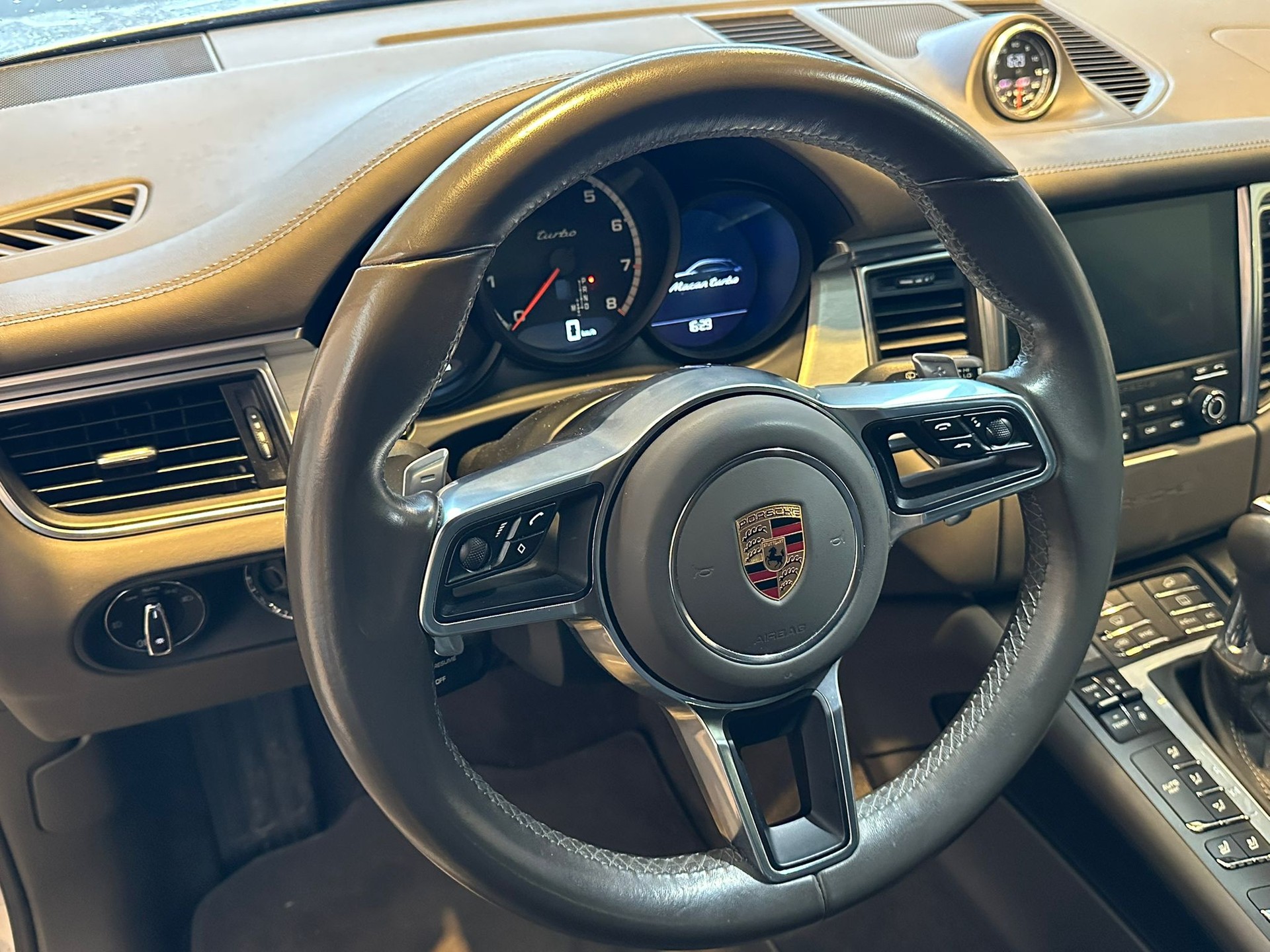 PORSCHE Macan Turbo Performance PDK-image-7