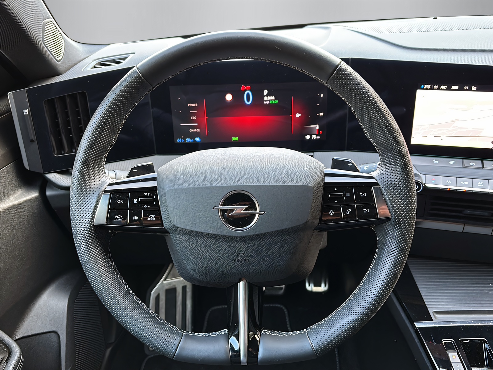 OPEL Astra L 1.6 T PHEV 180 Swiss Plus-image-13