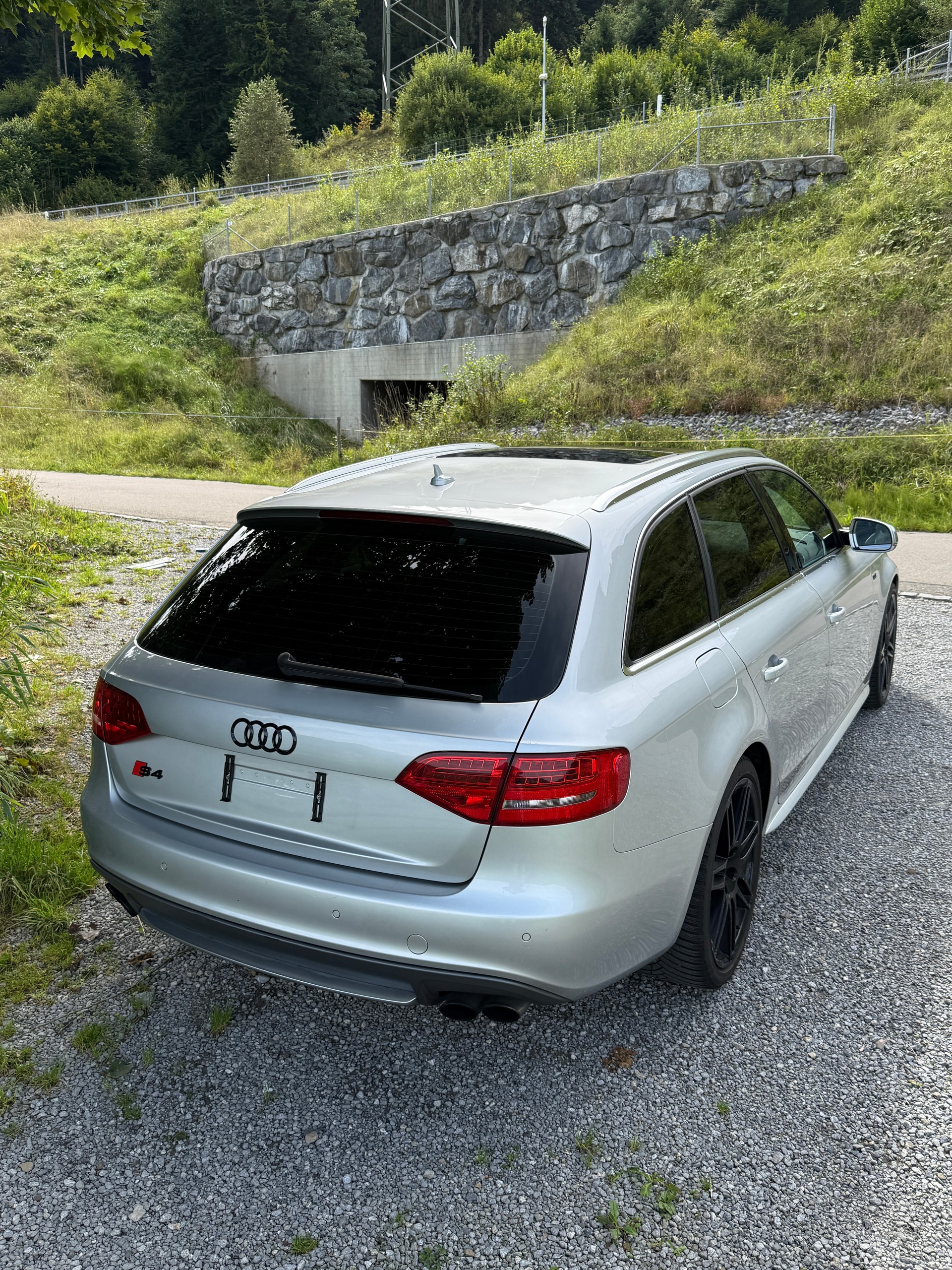 AUDI S4 Avant 3.0 TFSI quattro S-tronic-image-2