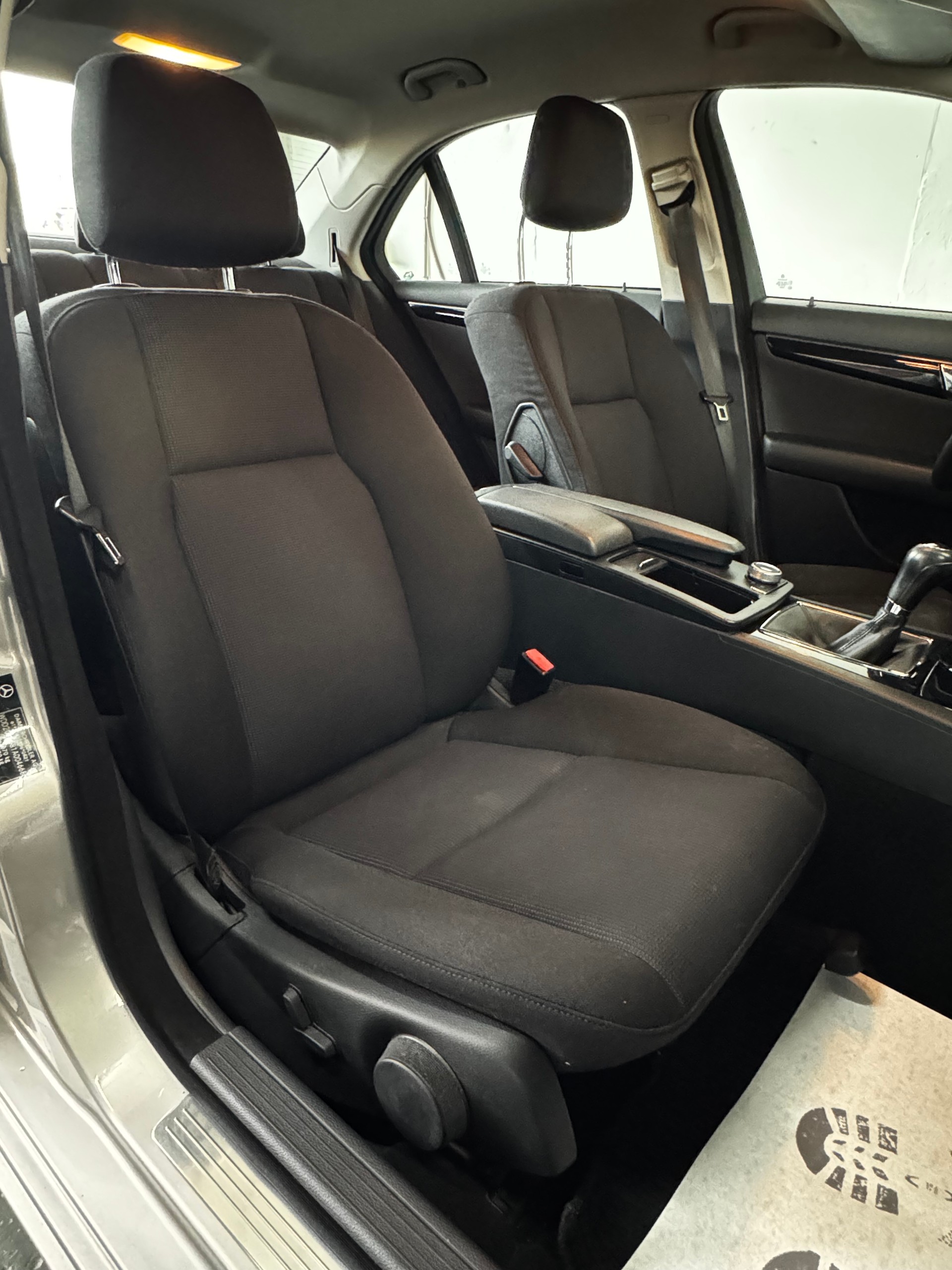 MERCEDES-BENZ C 220 CDI (Classic)-image-17