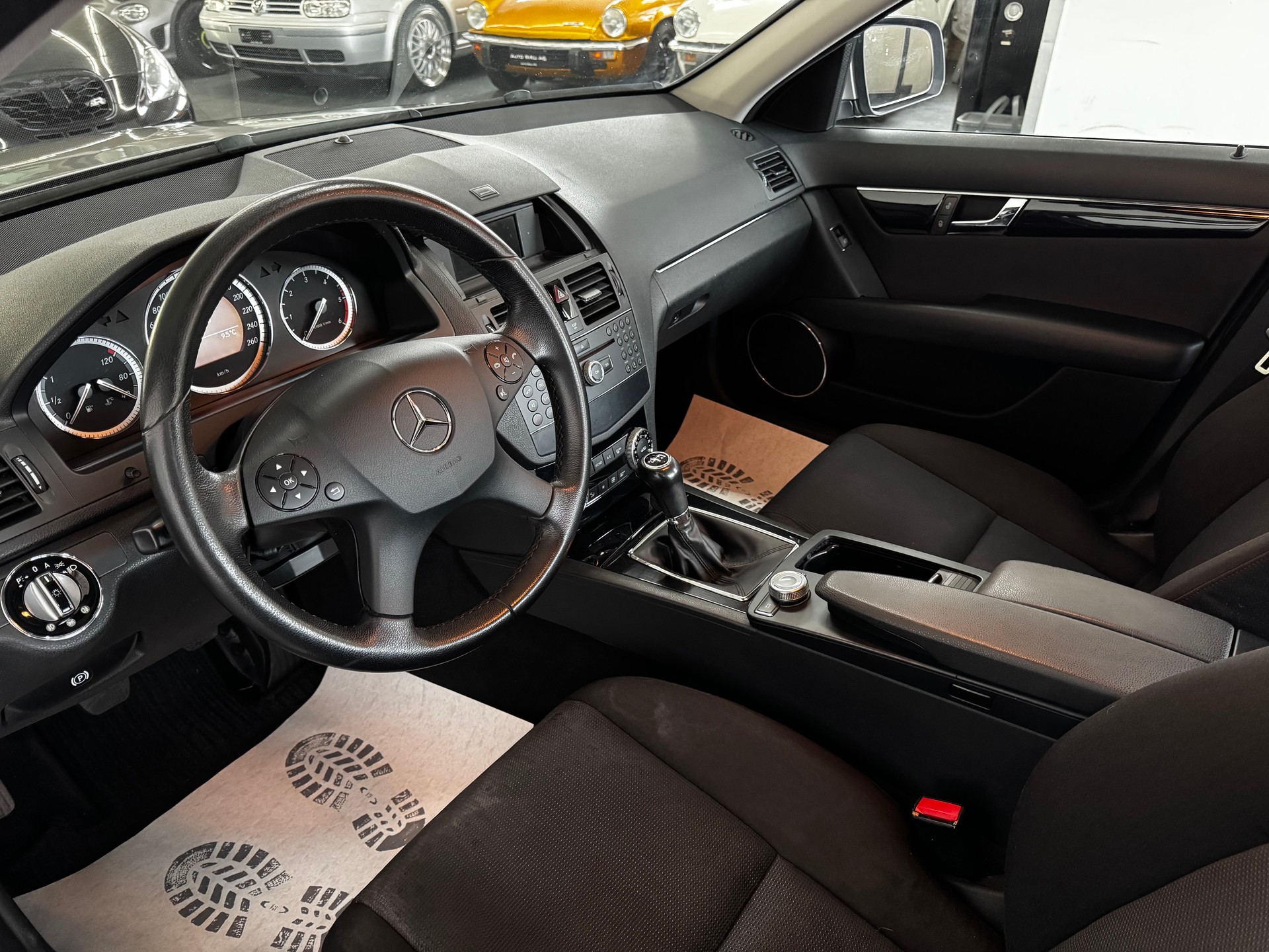 MERCEDES-BENZ C 220 CDI (Classic)-image-12