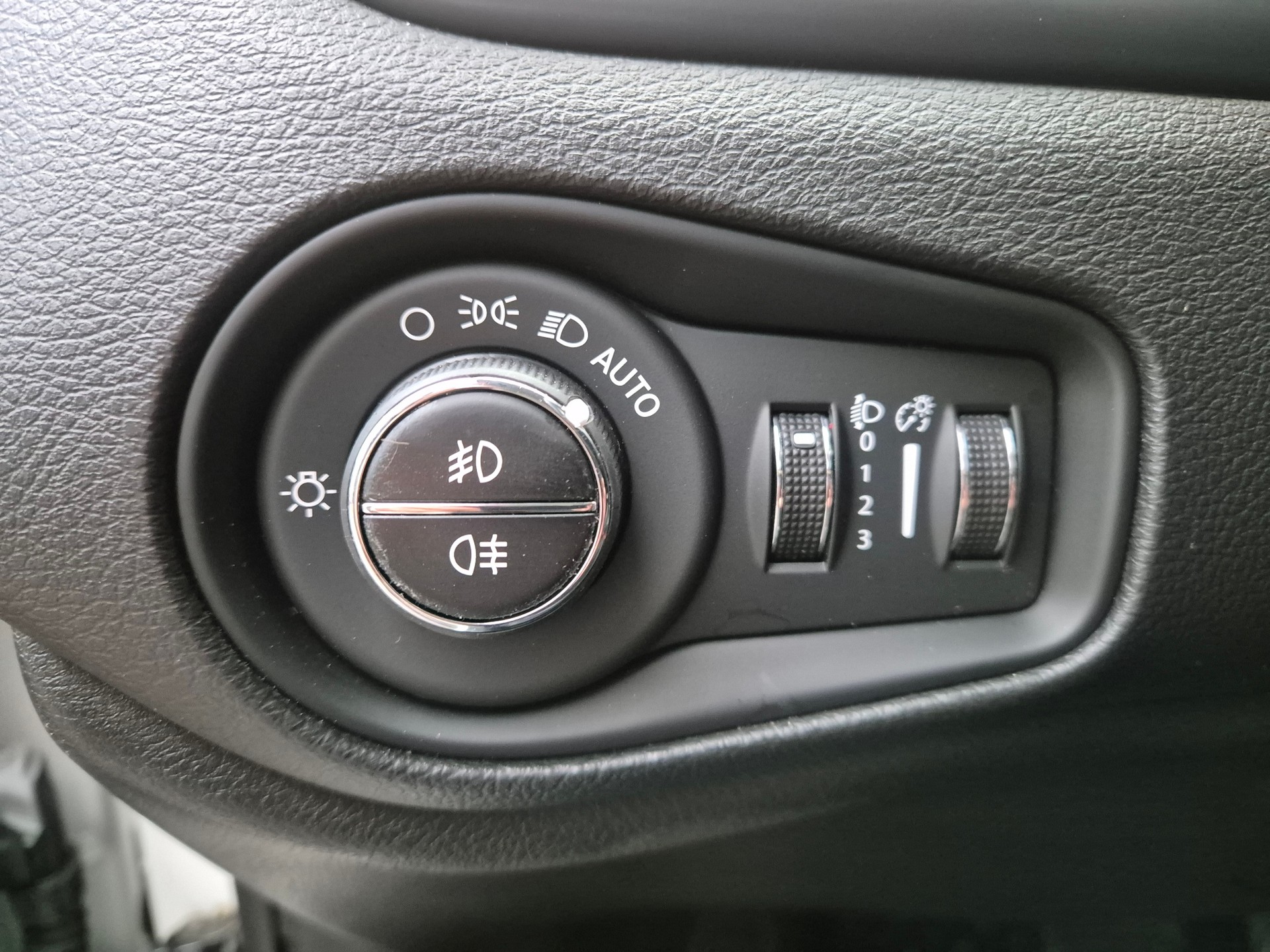 JEEP Renegade 2.0 CRD Trailhawk AWD + Low Range 9ATX-image-10