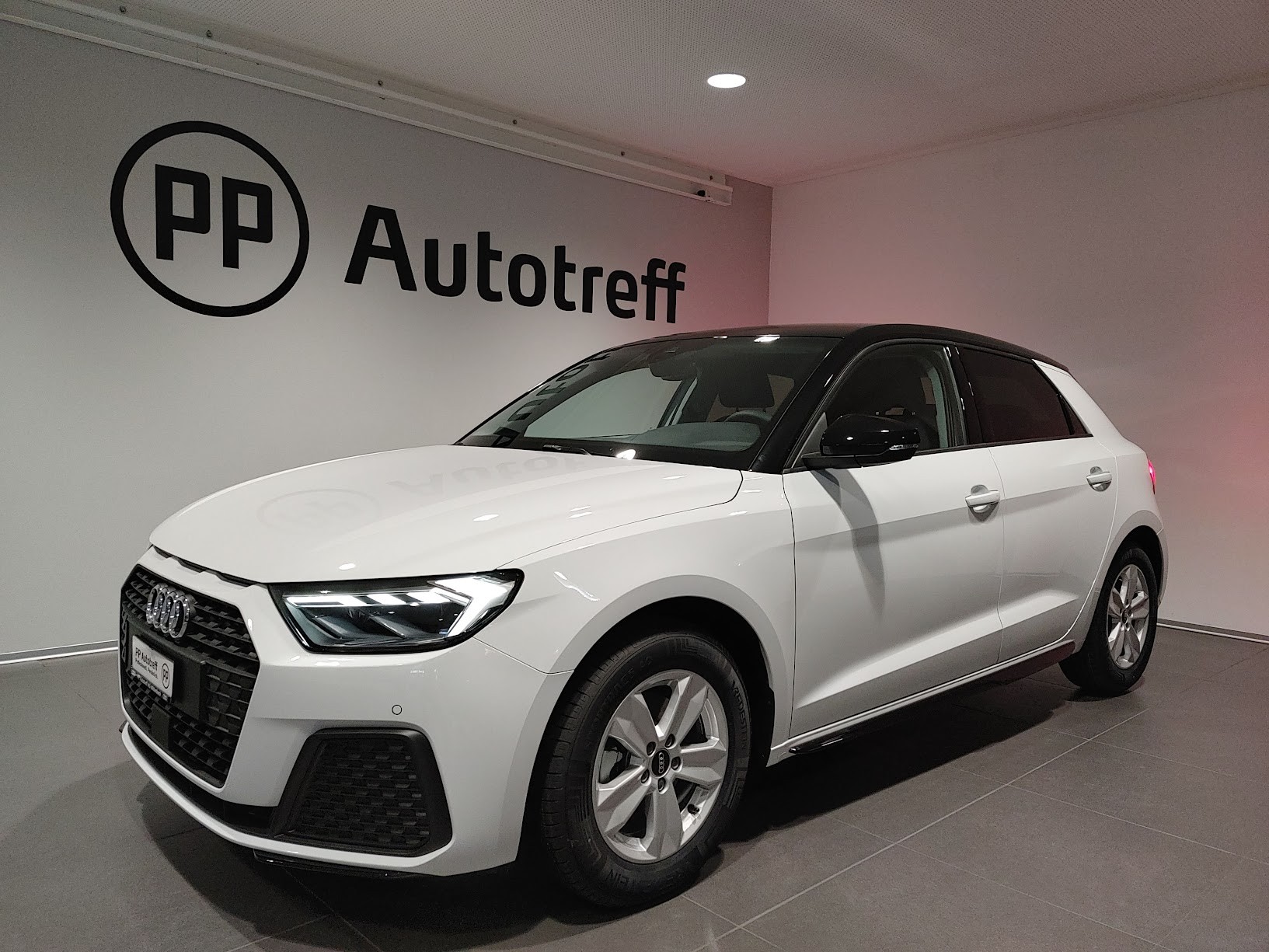 AUDI A1 Sportback 30 TFSI Attraction S-tronic-image-1
