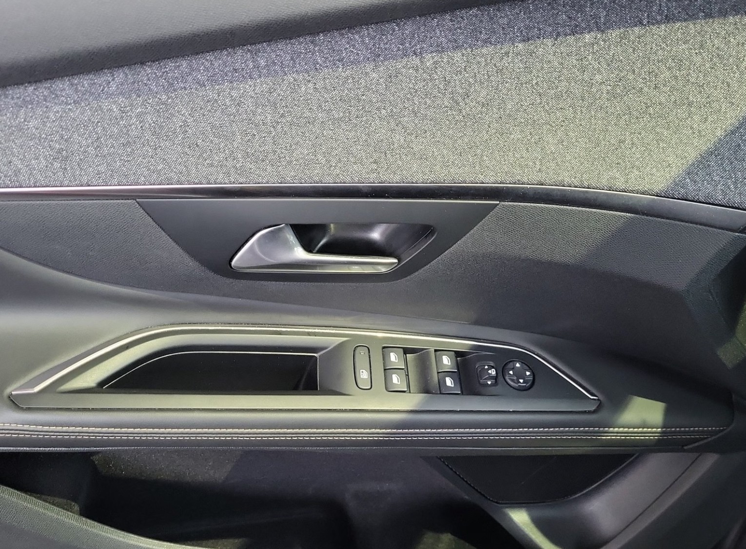 PEUGEOT 5008 1.6 THP GT Line EAT-image-12