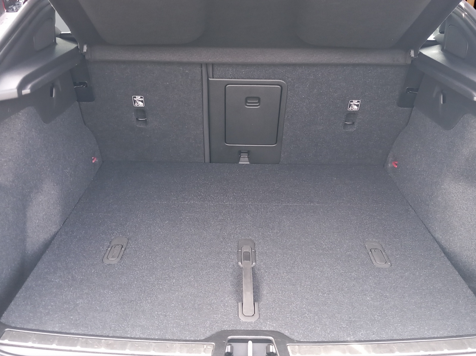 VOLVO C40 P6 Recharge Plus-image-24