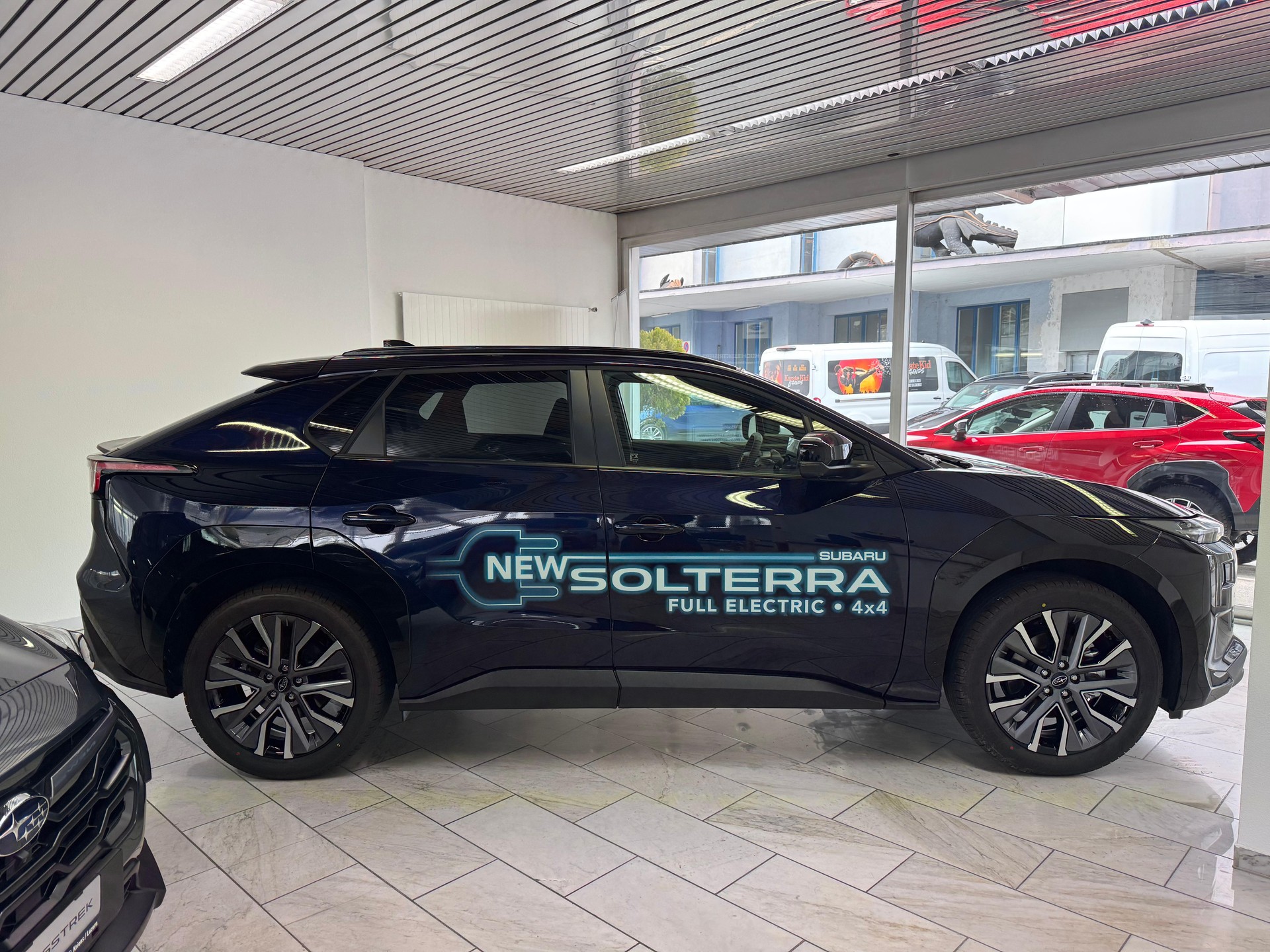 SUBARU Solterra eV Luxury AWD-showroom-element-2