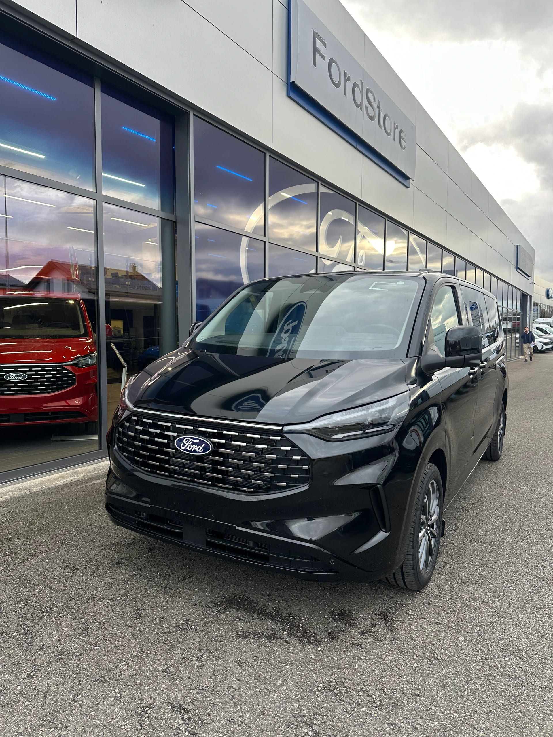 FORD Tourneo Custom 320 L2 2.0 EcoBl Titan.X/170/Aut.4WD