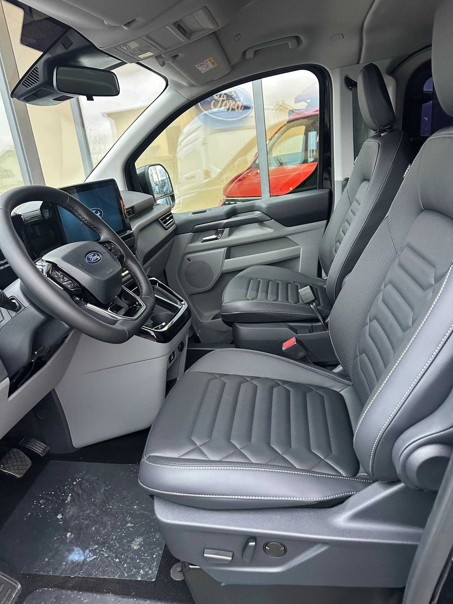 FORD Tourneo Custom 320 L2 2.0 EcoBl Titan.X/170/Aut.4WD-image-9