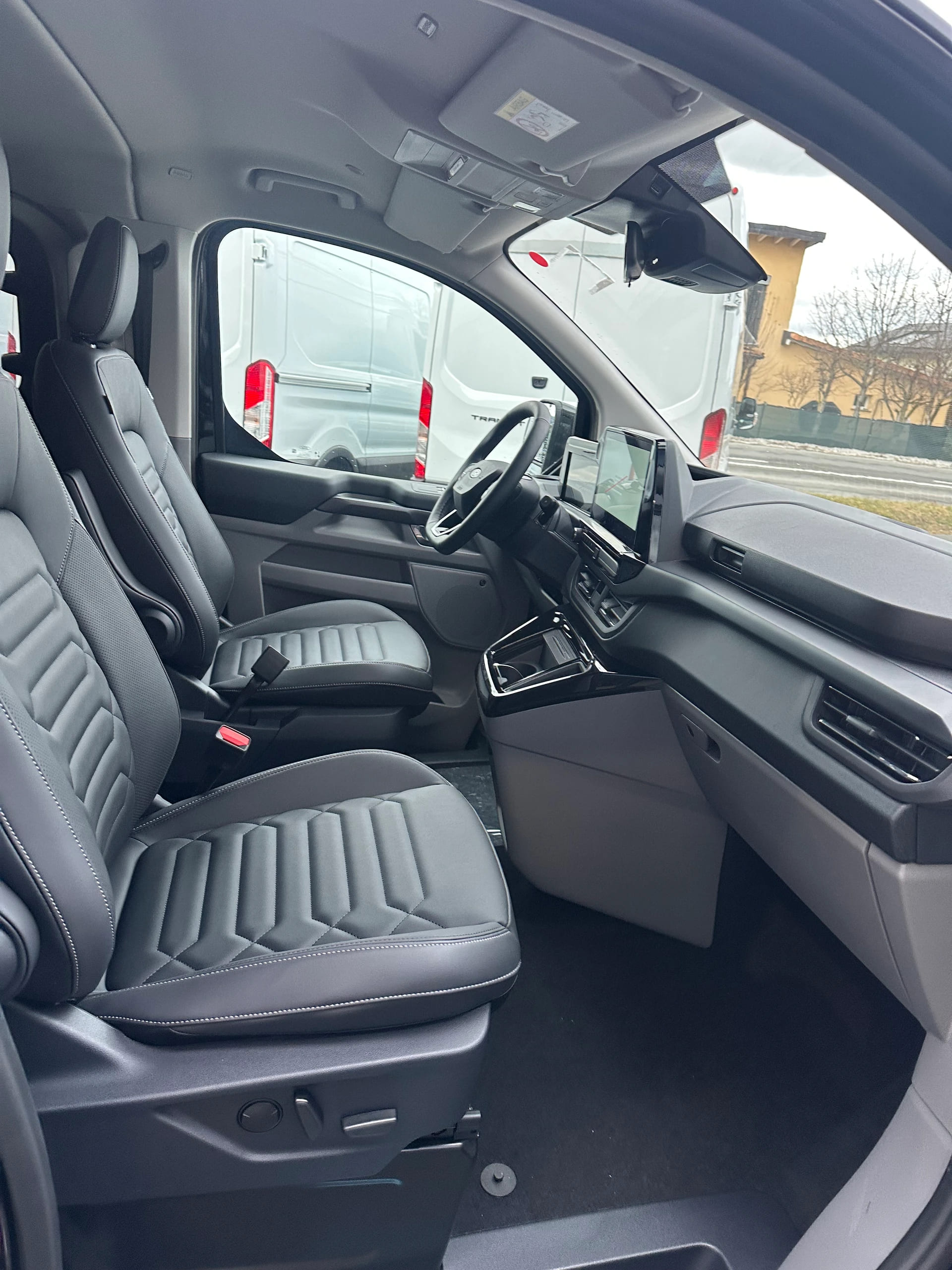 FORD Tourneo Custom 320 L2 2.0 EcoBl Titan.X/170/Aut.4WD-image-13