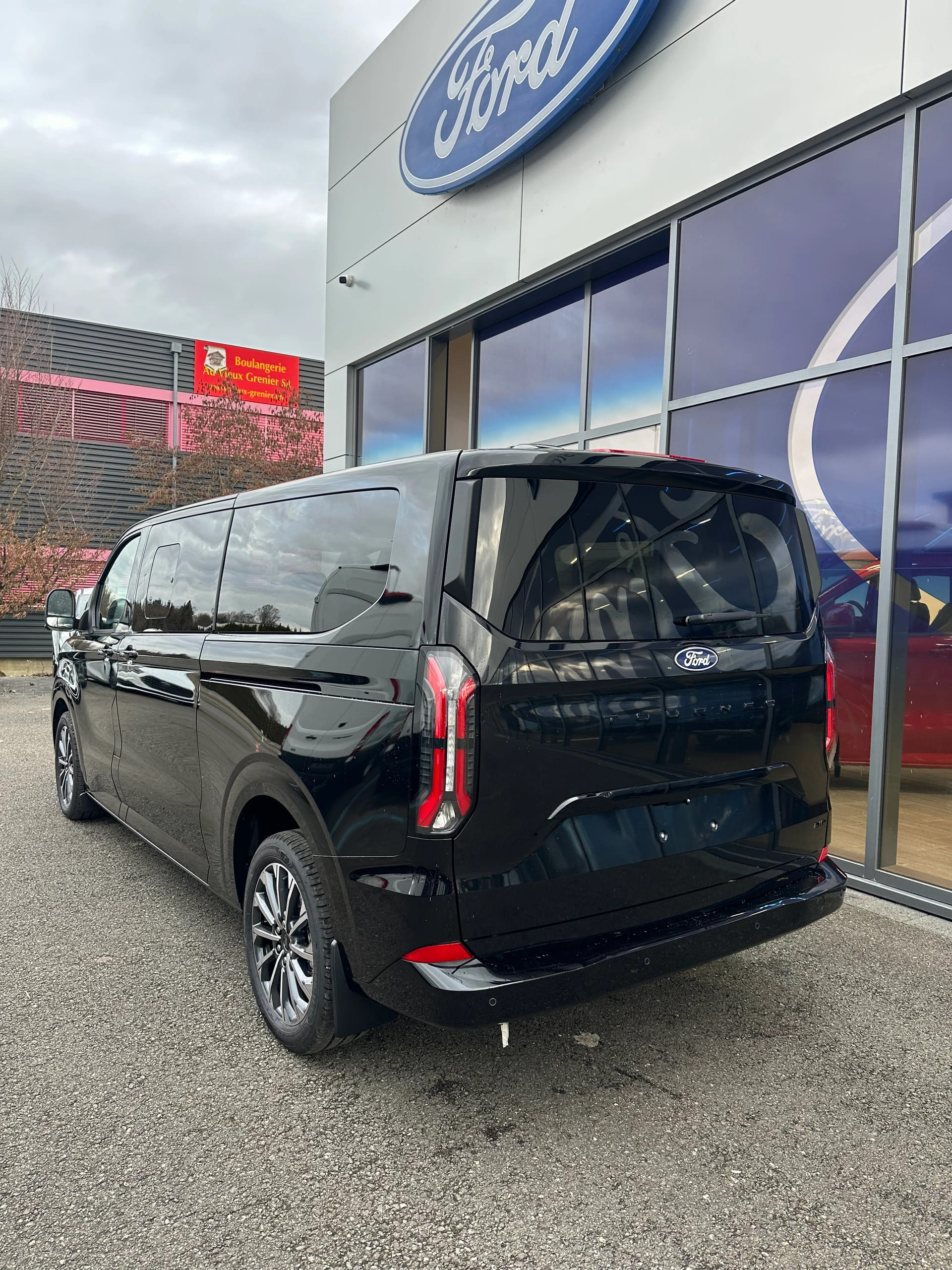 FORD Tourneo Custom 320 L2 2.0 EcoBl Titan.X/170/Aut.4WD-image-3