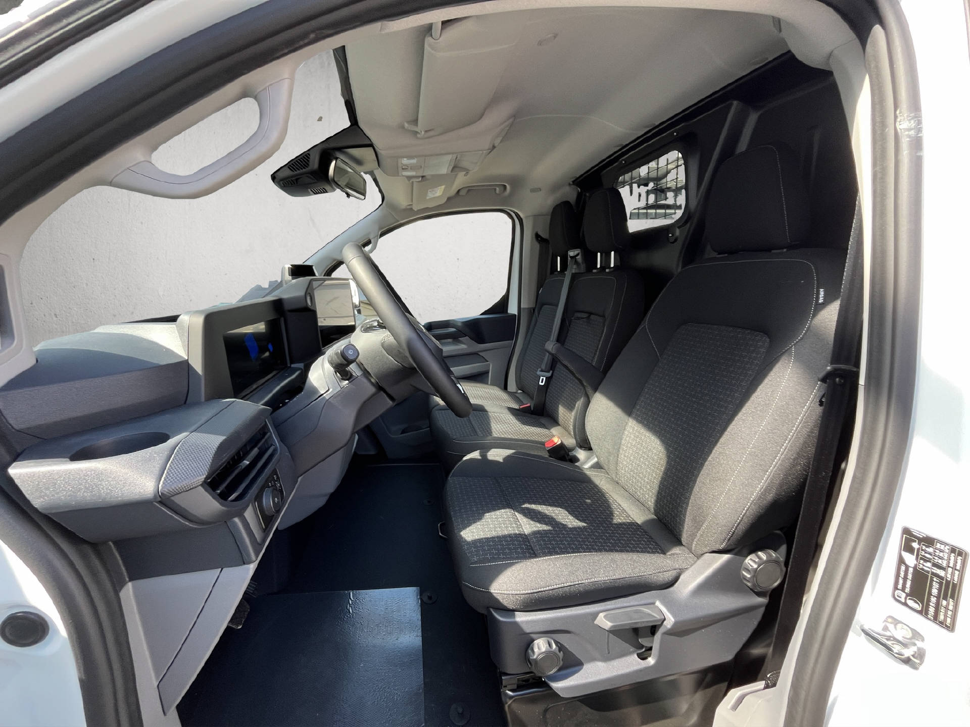 FORD Transit Custom Van 320 L2 2.0 EcoBlue 136 Trend-image-9