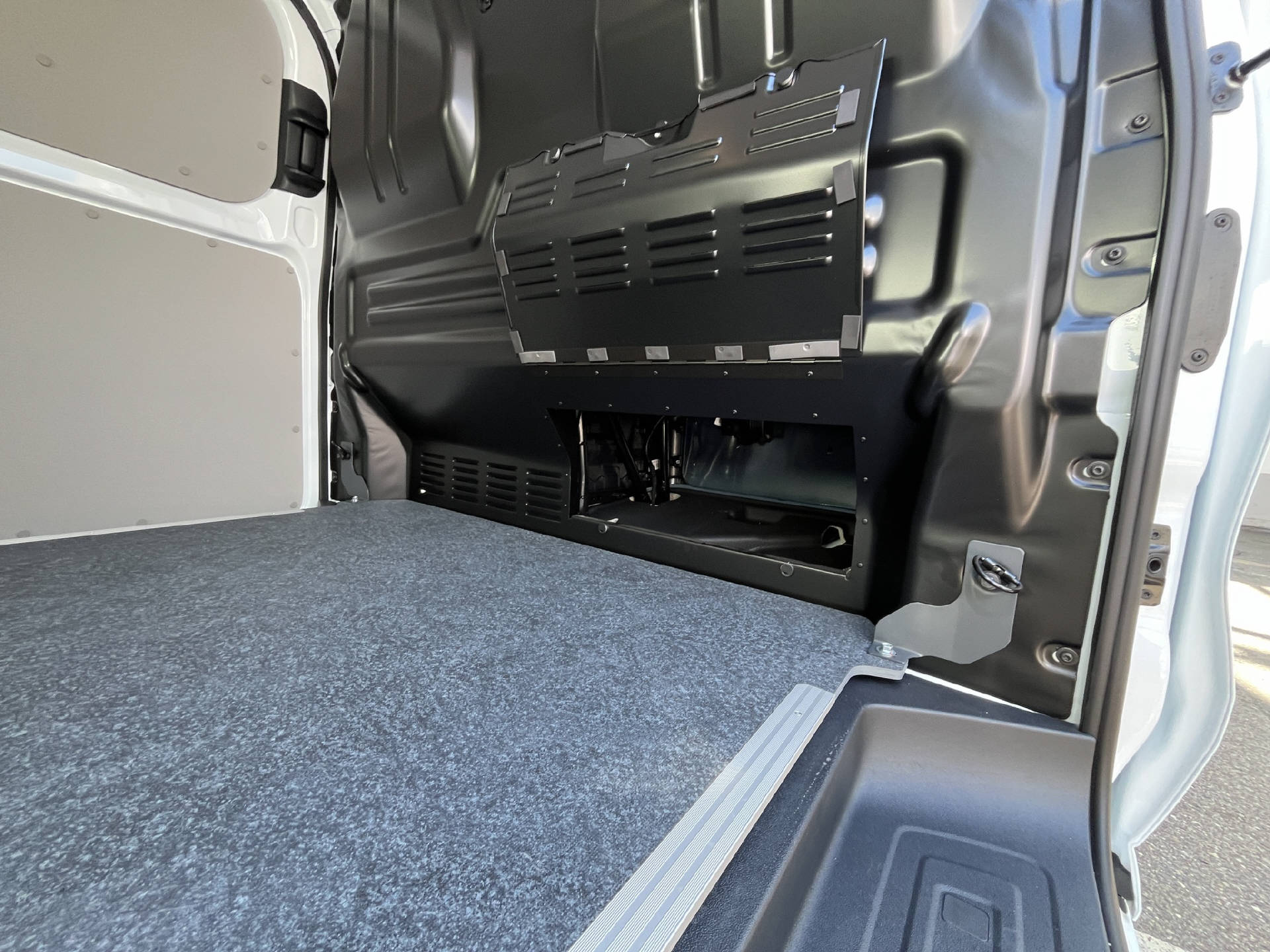 FORD Transit Custom Van 320 L2 2.0 EcoBlue 136 Trend-image-21