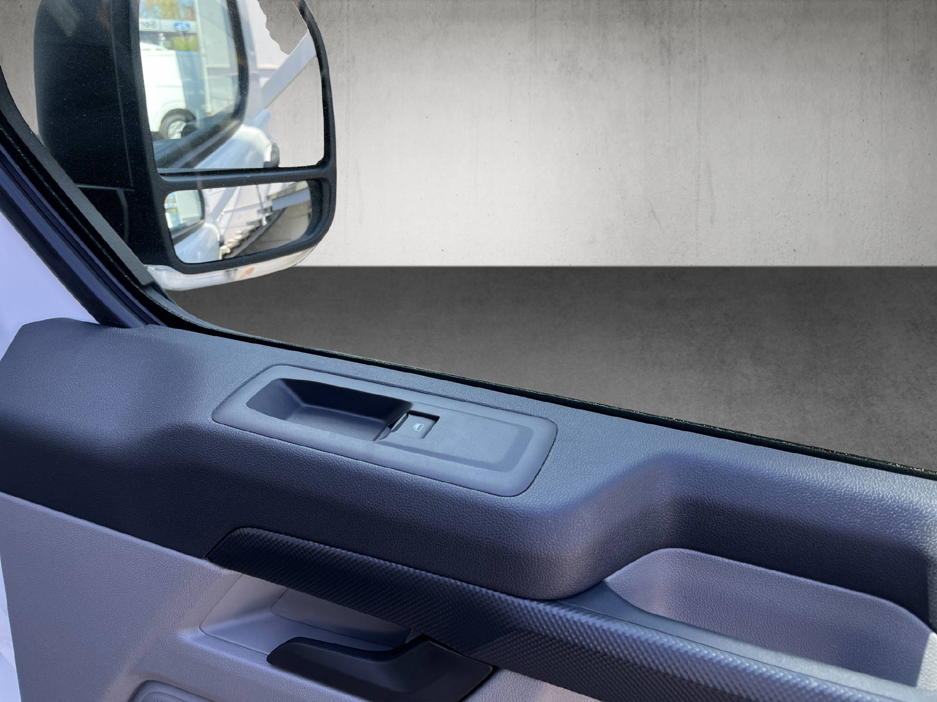 FORD Transit Custom Van 320 L2 2.0 EcoBlue 136 Trend-image-17