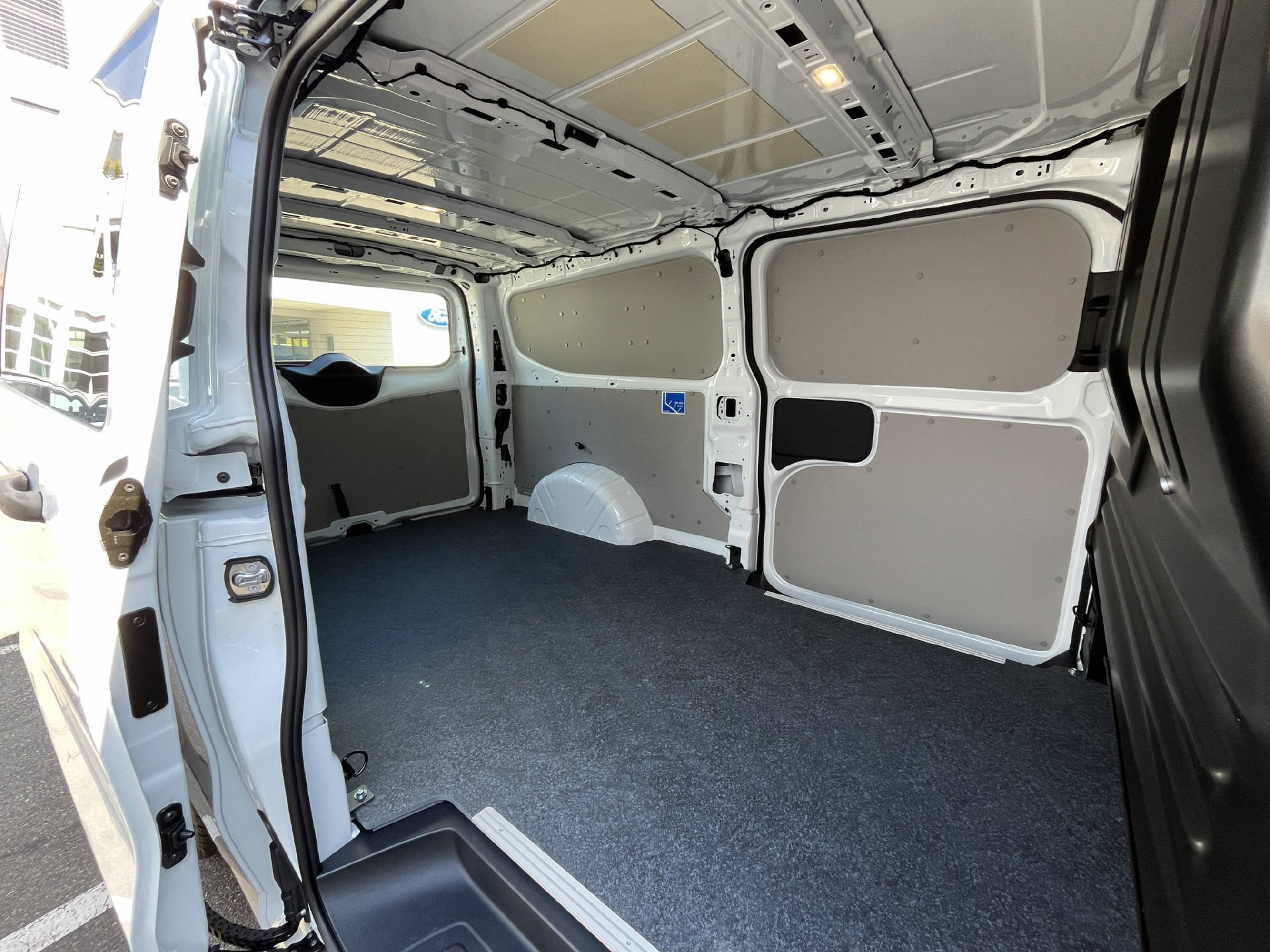 FORD Transit Custom Van 320 L2 2.0 EcoBlue 136 Trend-image-19