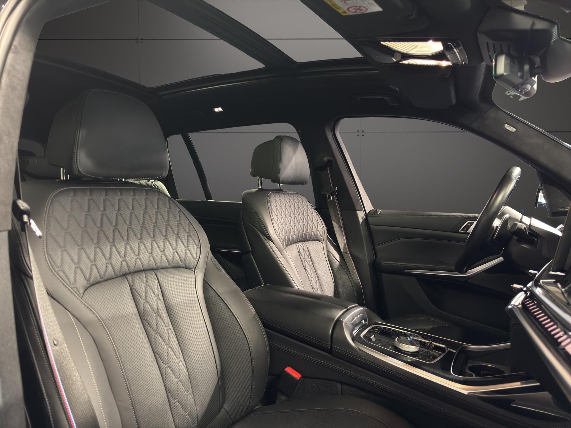 BMW X7 M60i M Sport-image-17