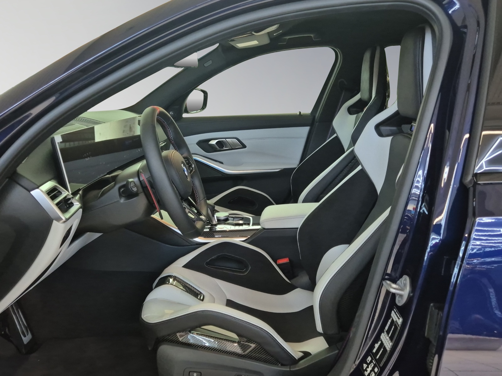 BMW M3 Touring xDrive Competition M-image-10
