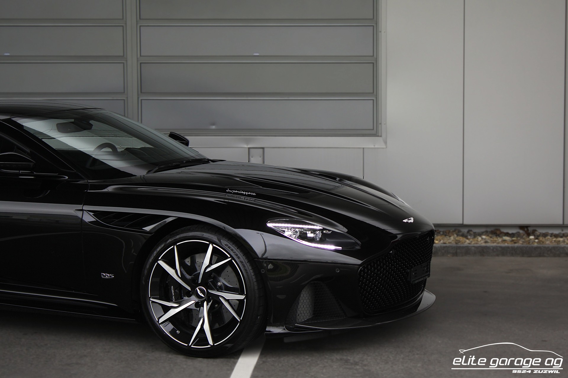 ASTON MARTIN DBS Coupé Superleggera-image-8