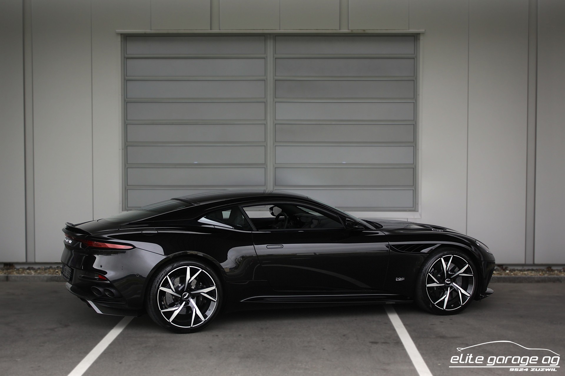 ASTON MARTIN DBS Coupé Superleggera-image-4