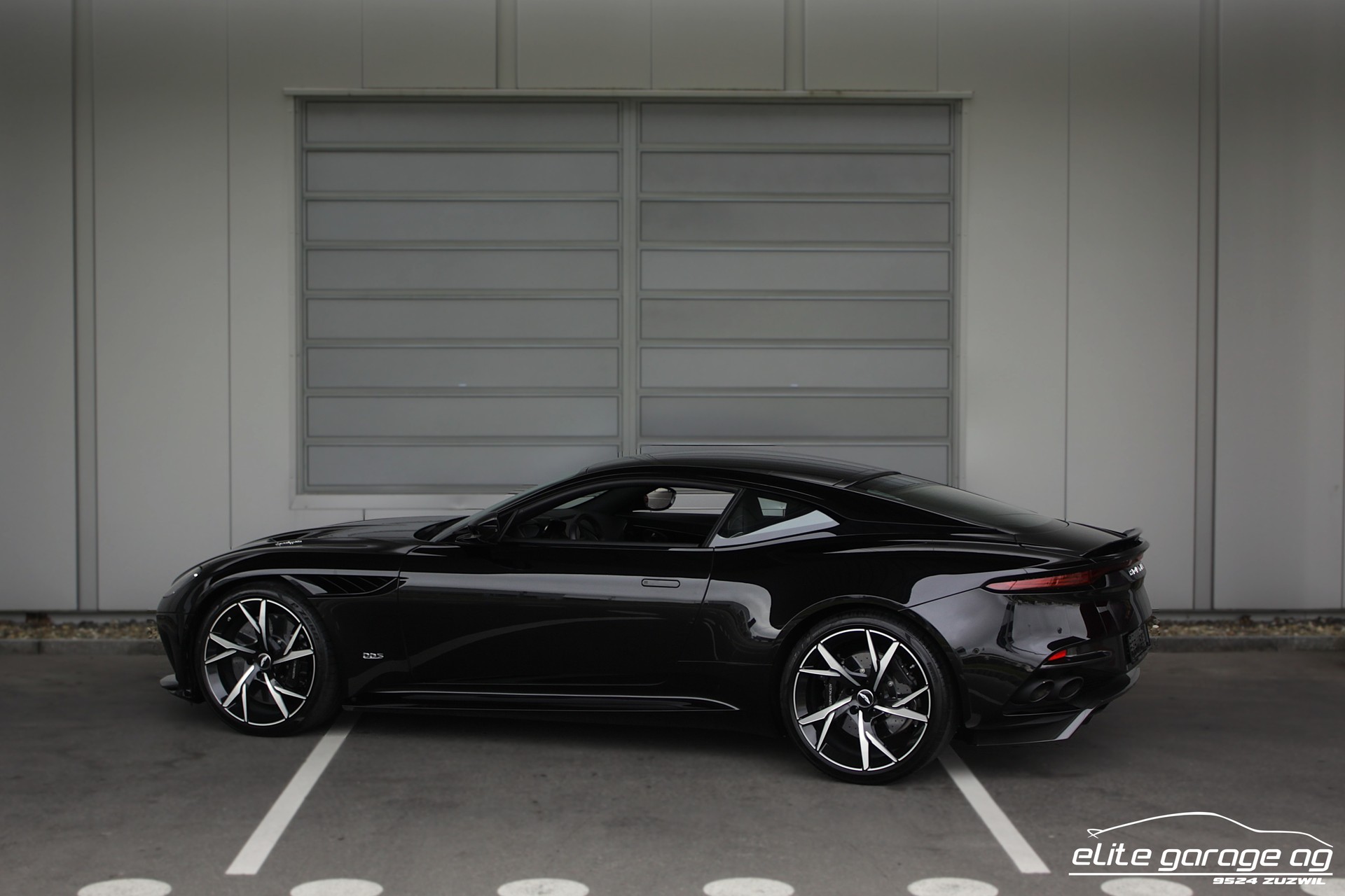 ASTON MARTIN DBS Coupé Superleggera-image-2
