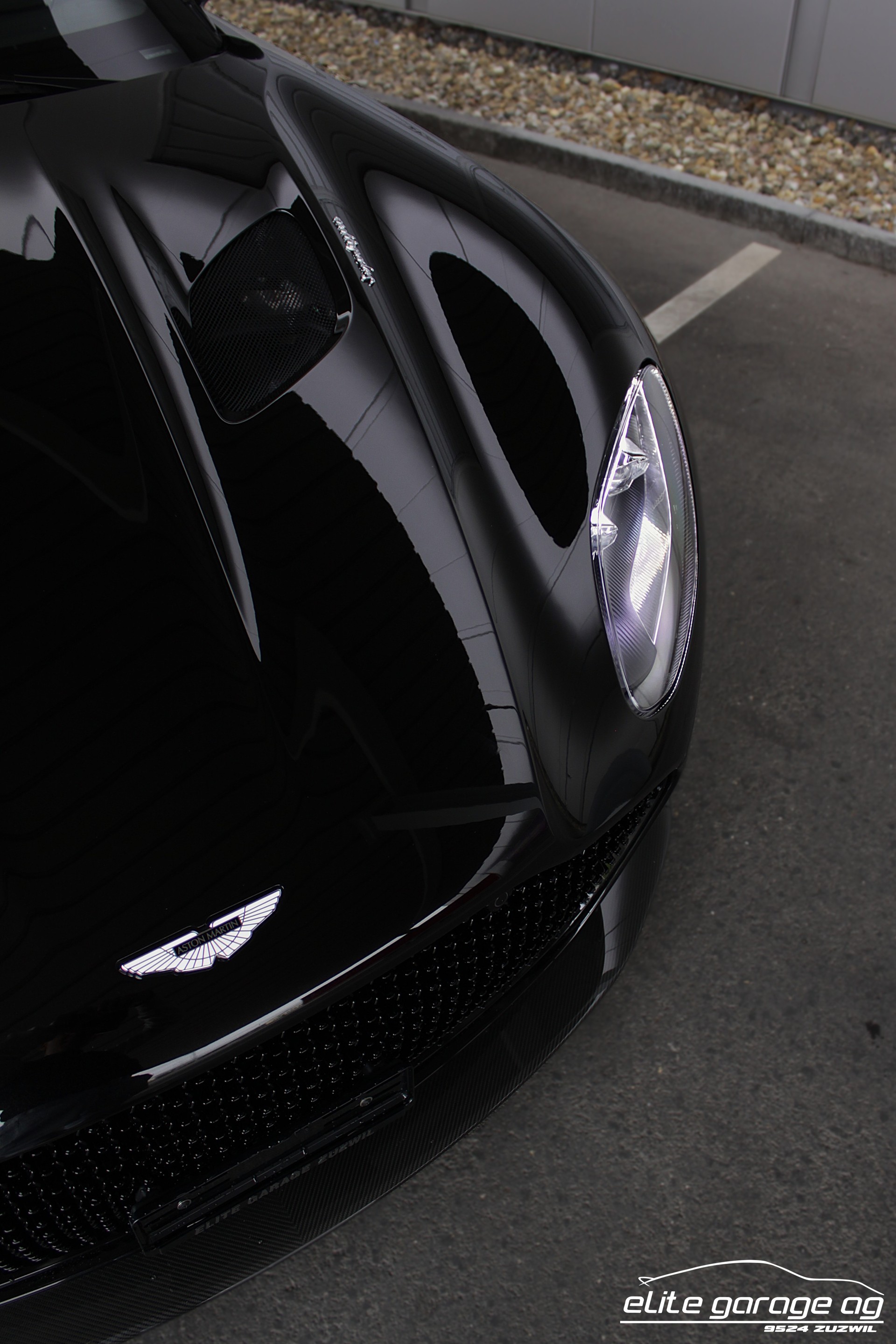 ASTON MARTIN DBS Coupé Superleggera-image-11