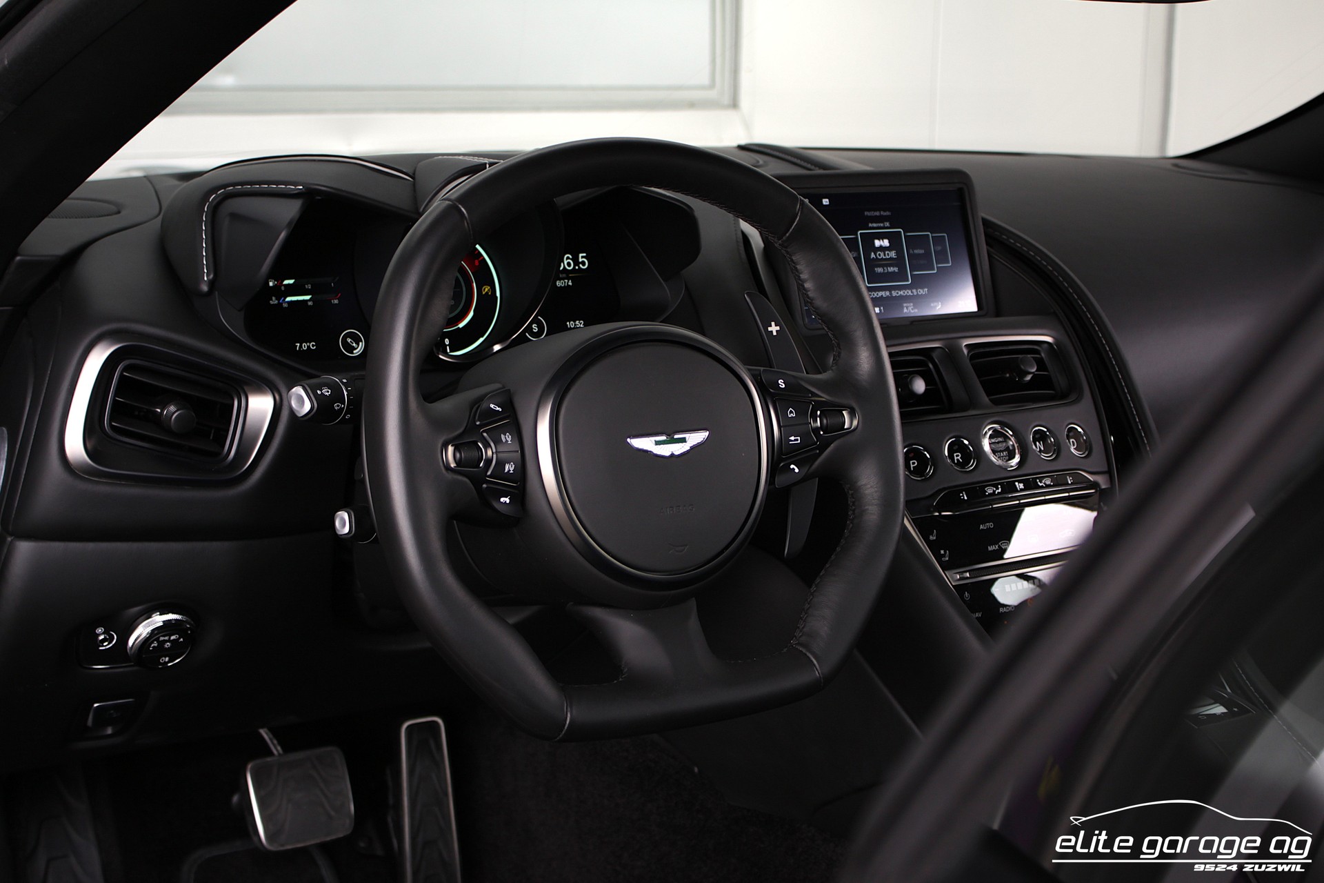 ASTON MARTIN DBS Coupé Superleggera-image-14