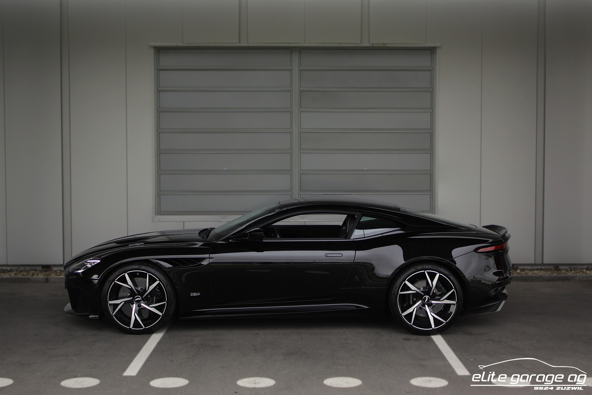 ASTON MARTIN DBS Coupé Superleggera-image-1