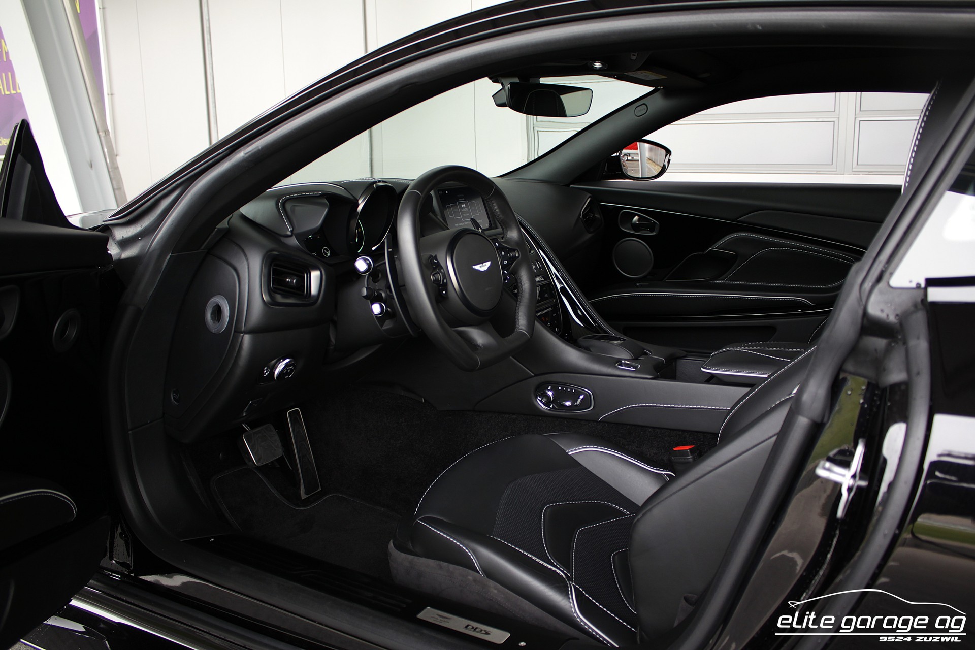 ASTON MARTIN DBS Coupé Superleggera-image-13