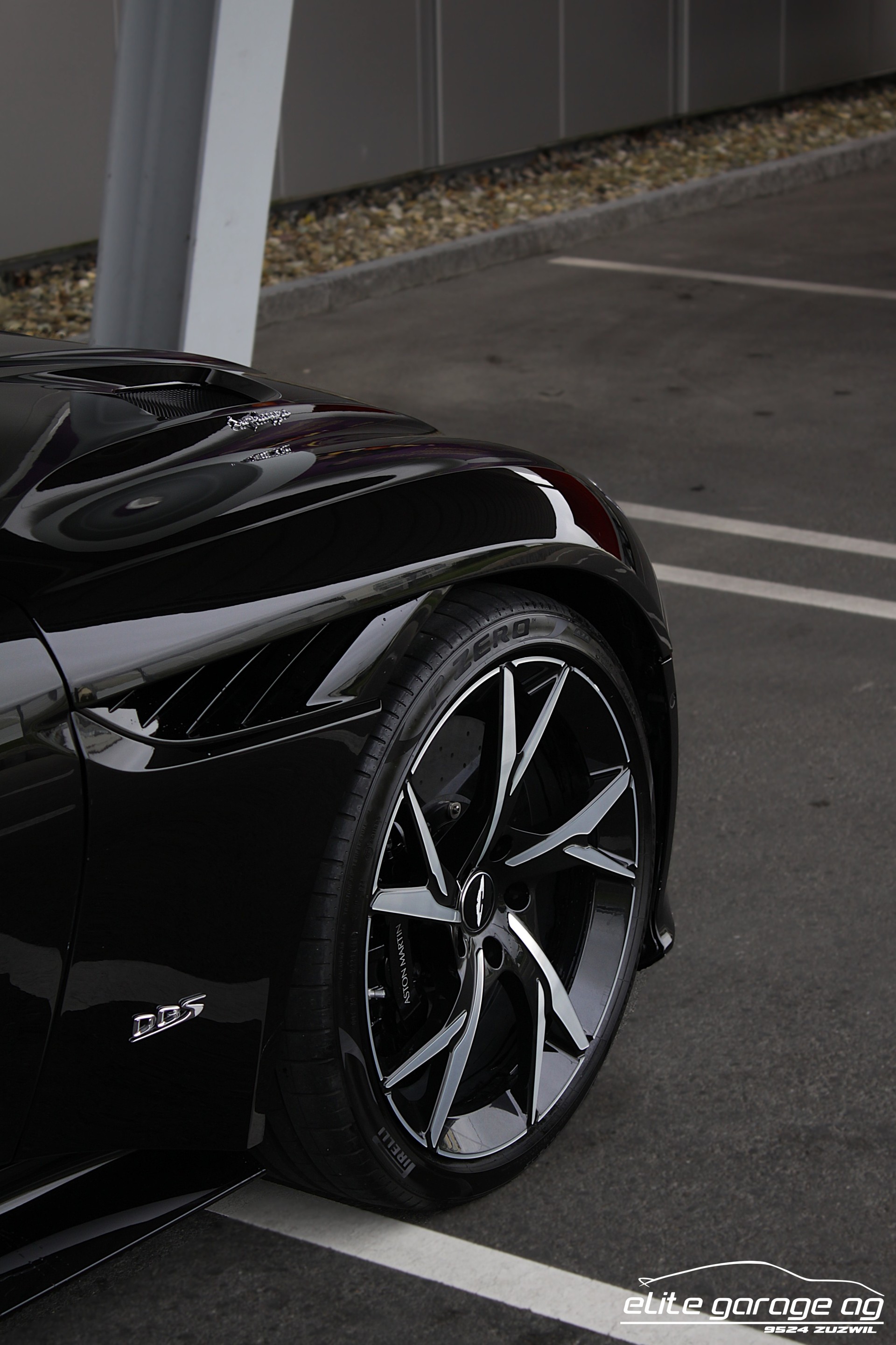 ASTON MARTIN DBS Coupé Superleggera-image-10