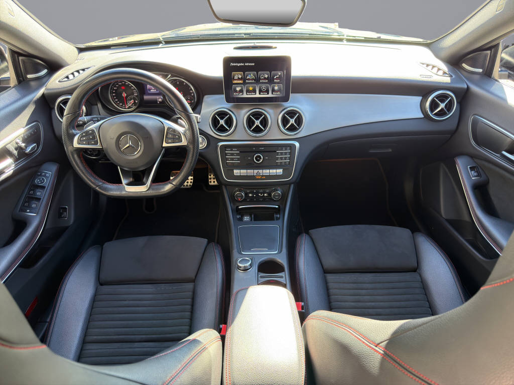 MERCEDES-BENZ CLA 220 AMG Line 4m Shooting Brake-image-8