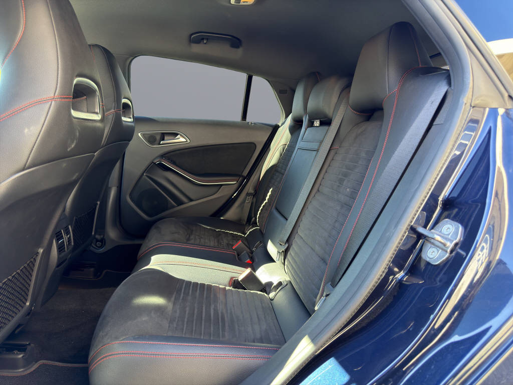 MERCEDES-BENZ CLA 220 AMG Line 4m Shooting Brake-image-11