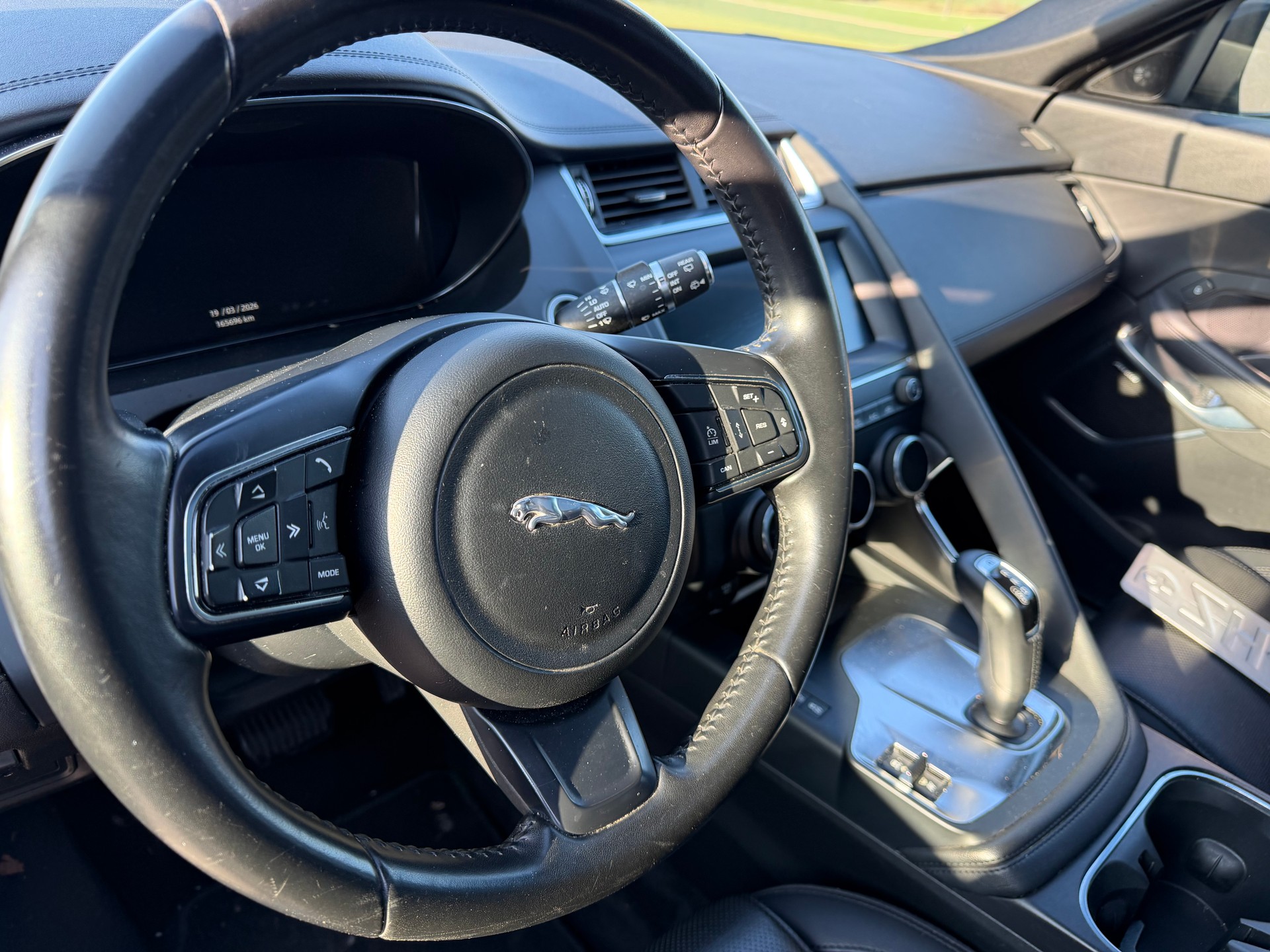 JAGUAR E-Pace P200 R-Dynamic HSE AWD Automatik-image-6